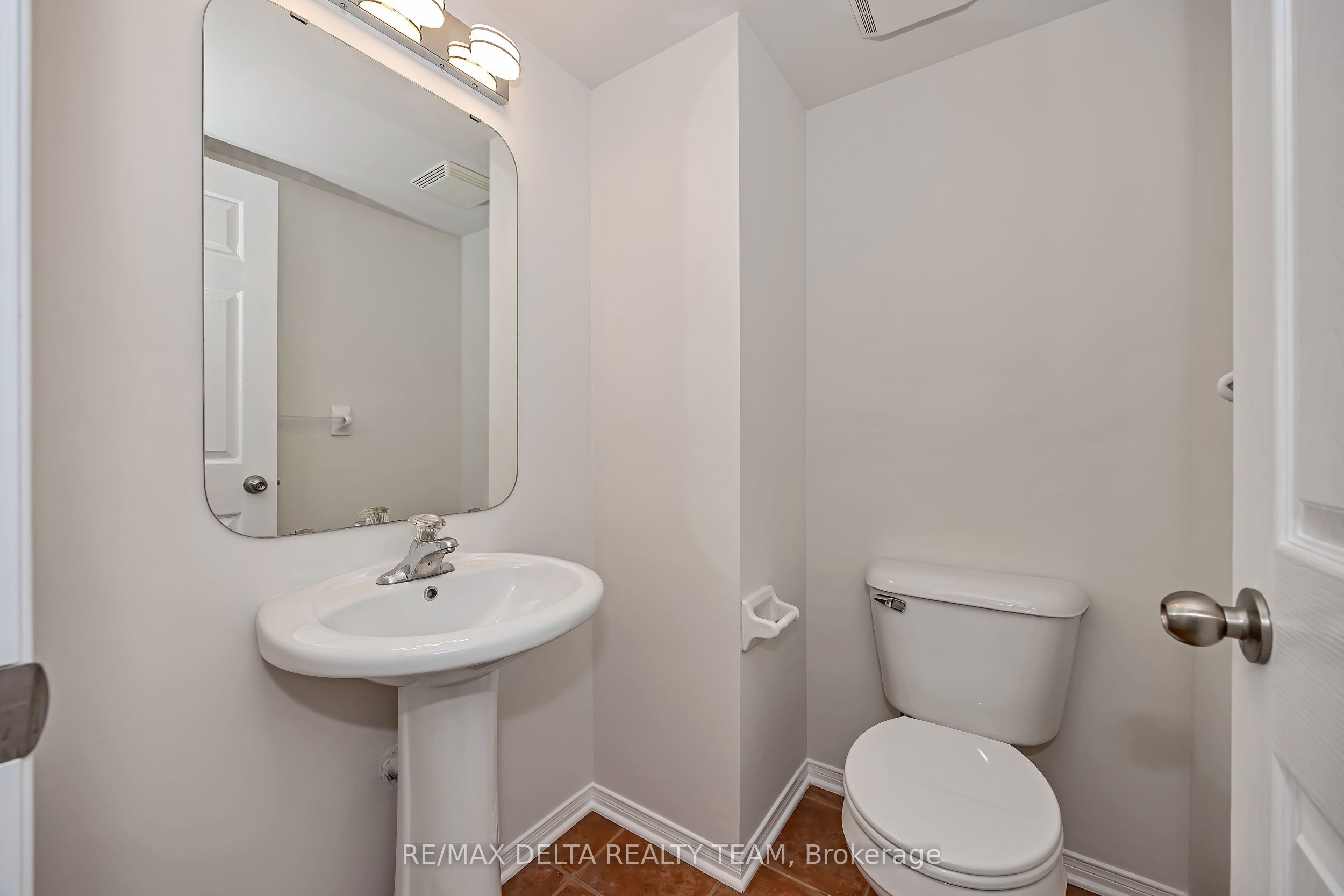 900 Longfields Drive Property Photo 15