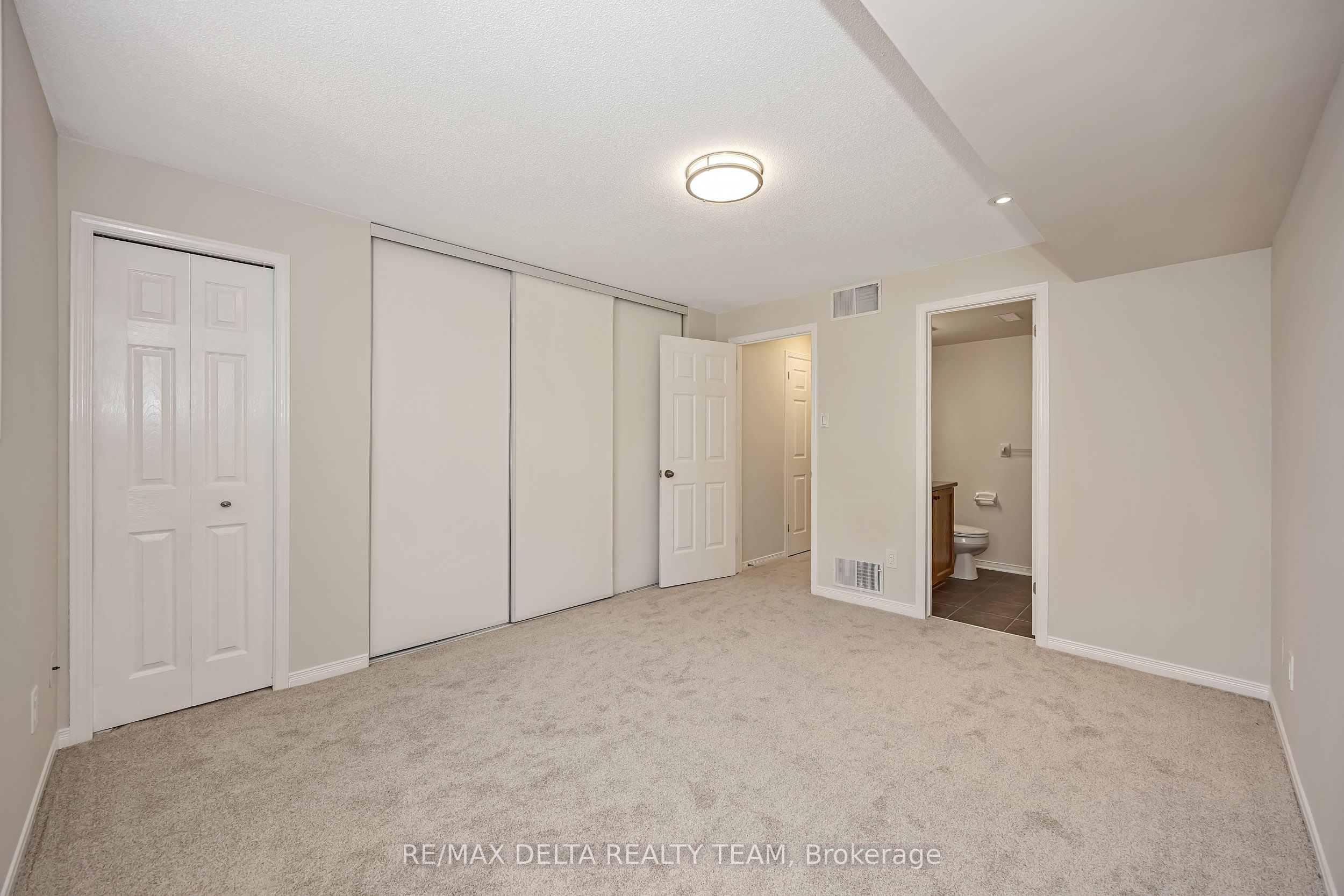 900 Longfields Drive Property Photo 20