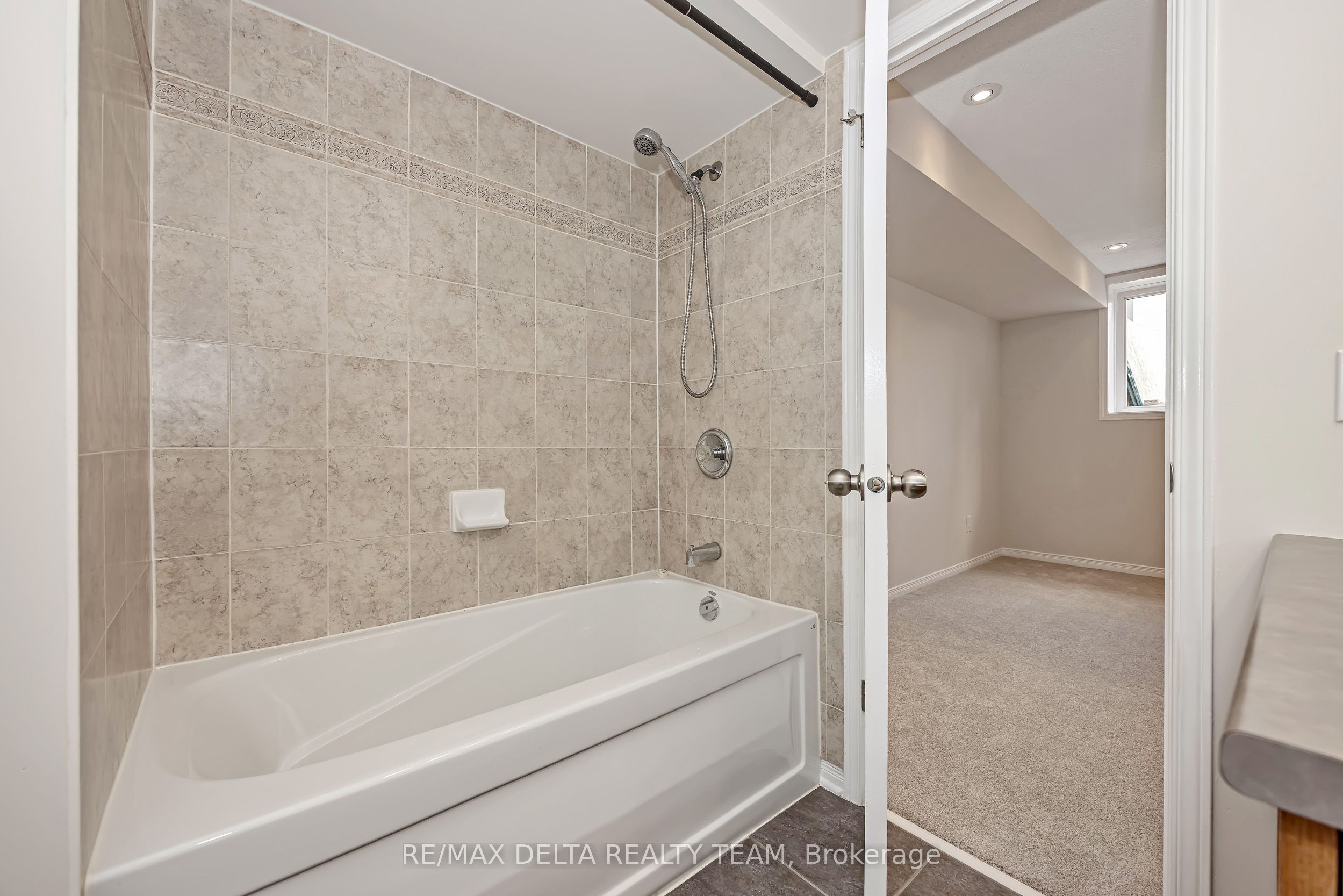 900 Longfields Drive Property Photo 22