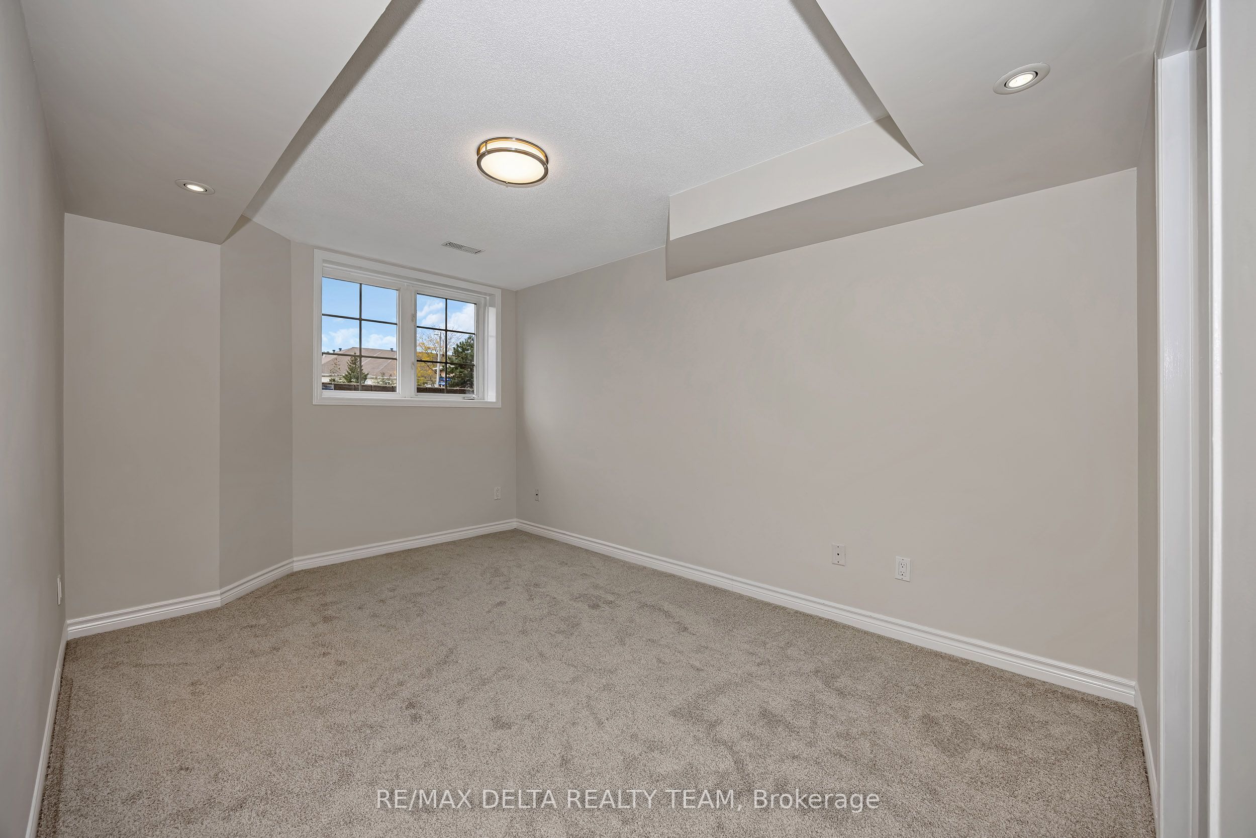 900 Longfields Drive Property Photo 24