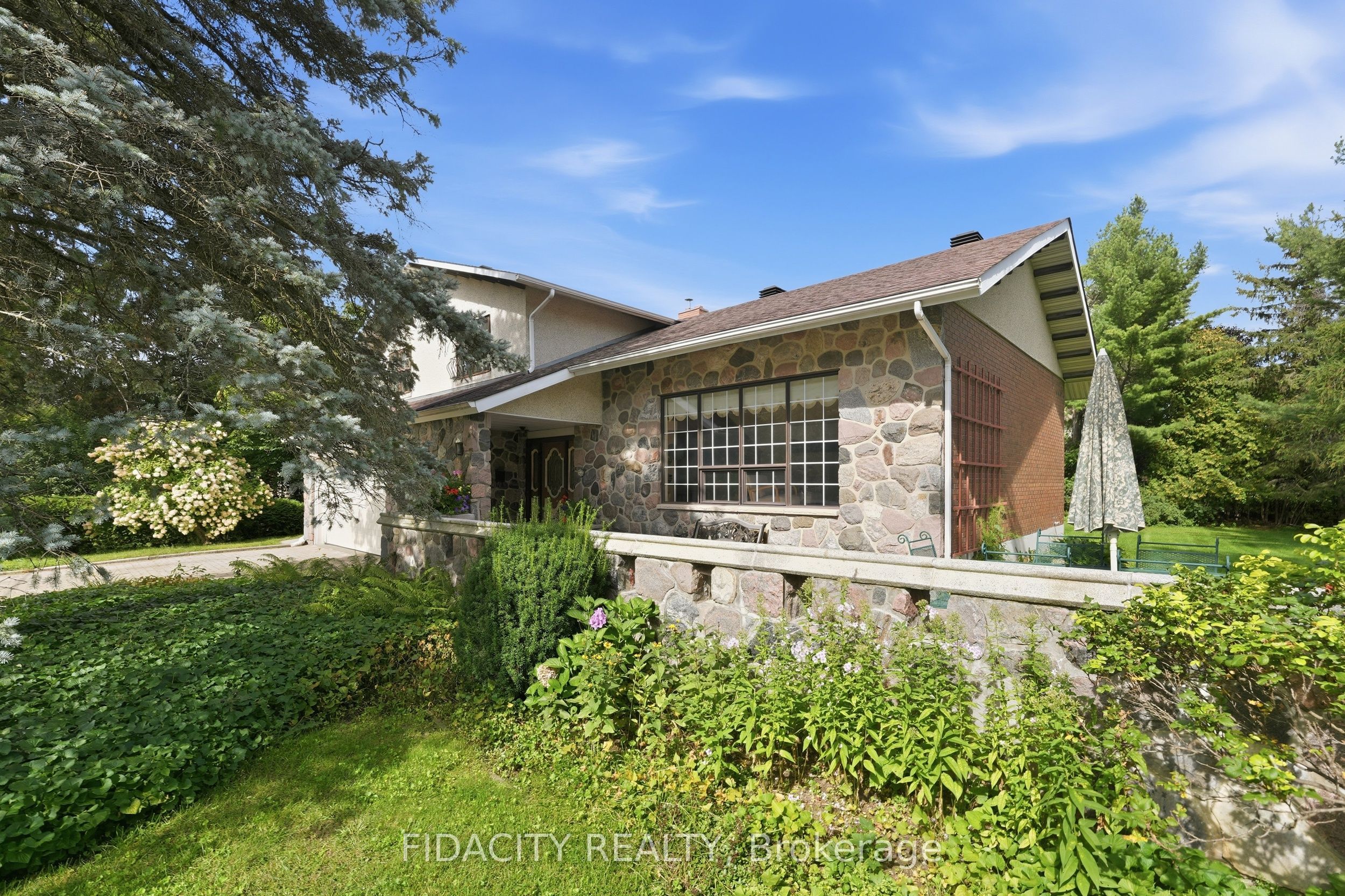 45 Cortleigh Drive Property Photo 2