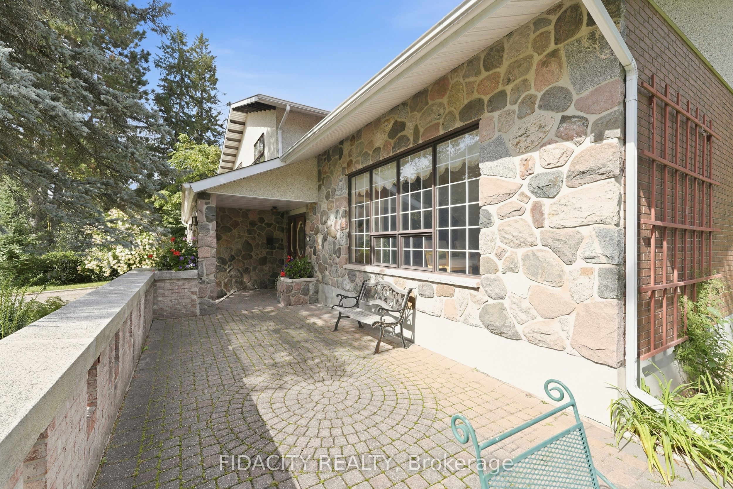 45 Cortleigh Drive Property Photo 3