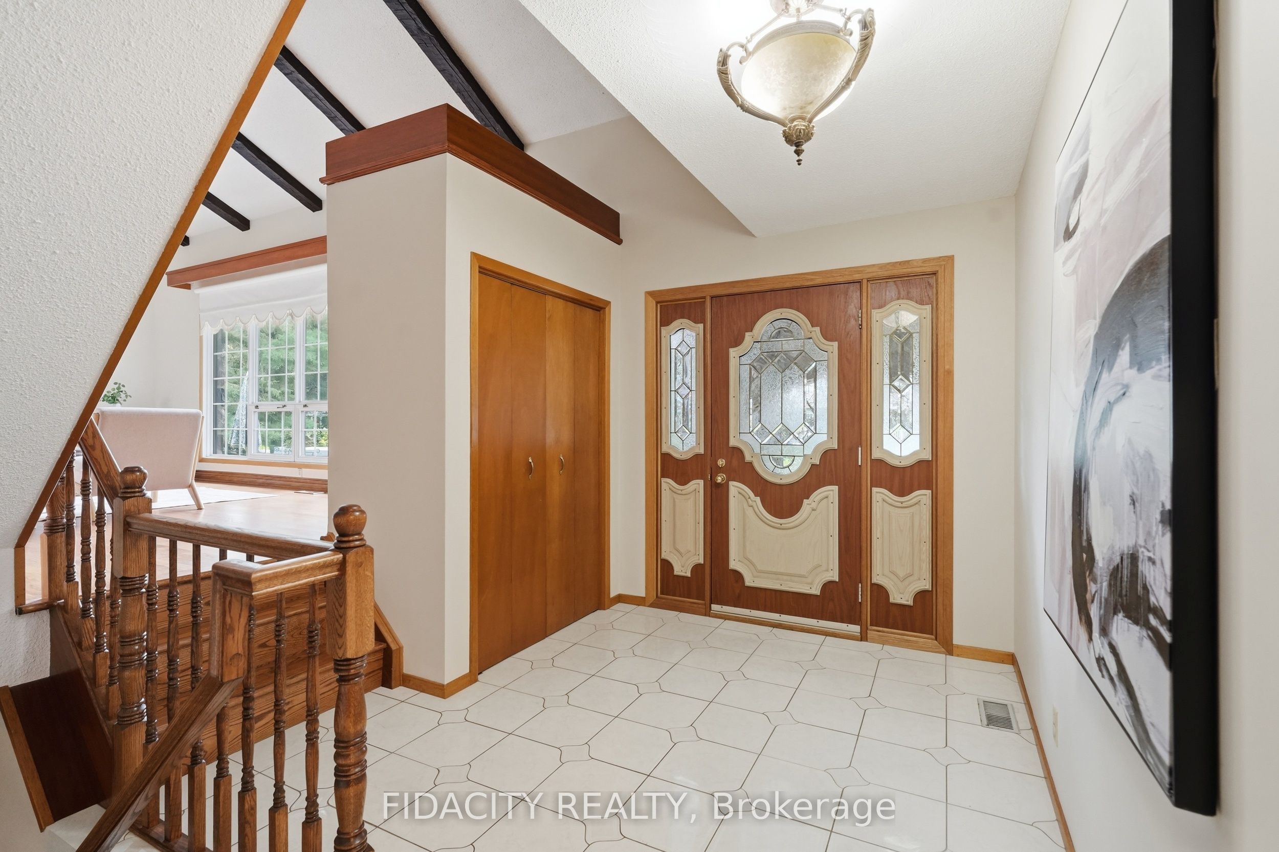 45 Cortleigh Drive Property Photo 5