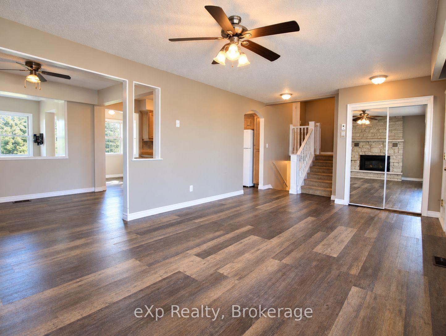 165 Victoria Street W Property Photo 8