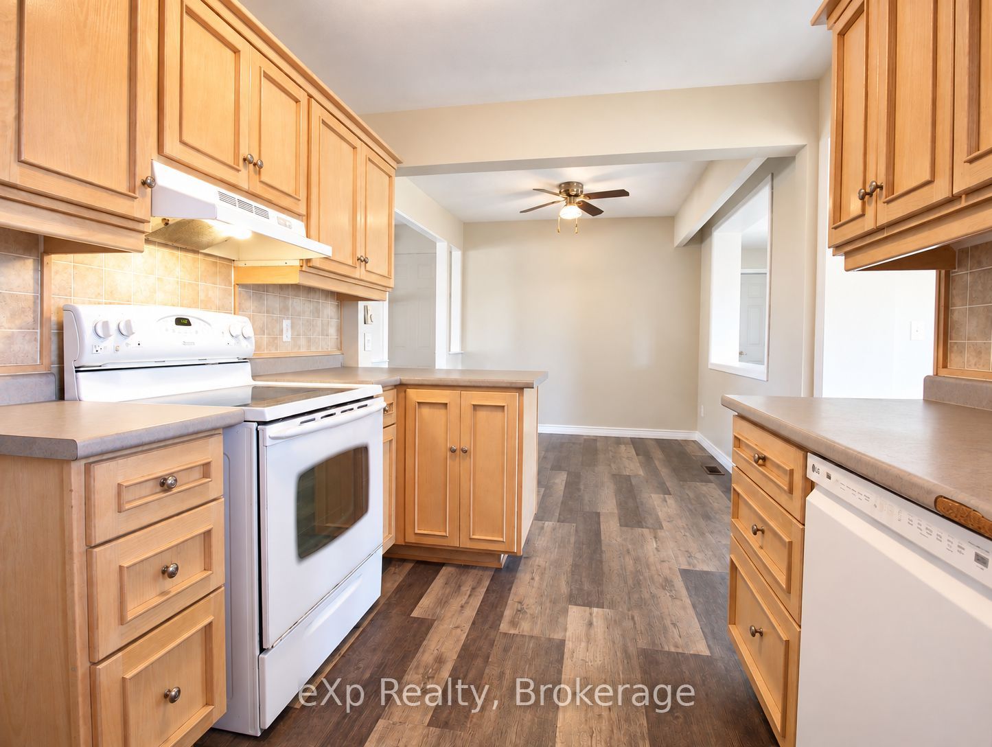 165 Victoria Street W Property Photo 12