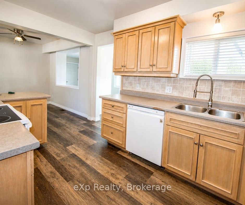 165 Victoria Street W Property Photo 14