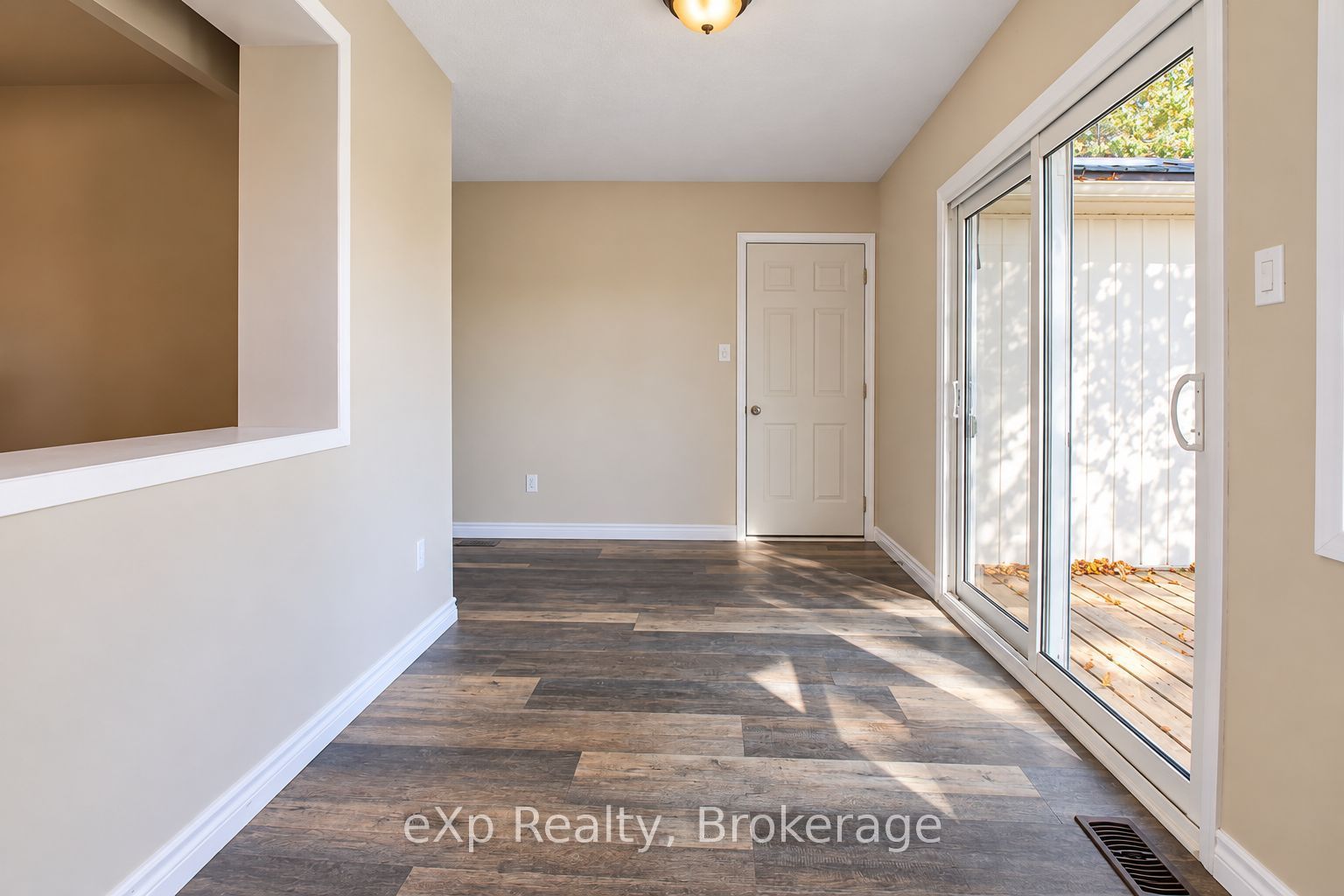 165 Victoria Street W Property Photo 16