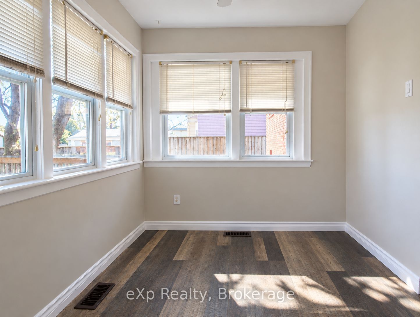 165 Victoria Street W Property Photo 19