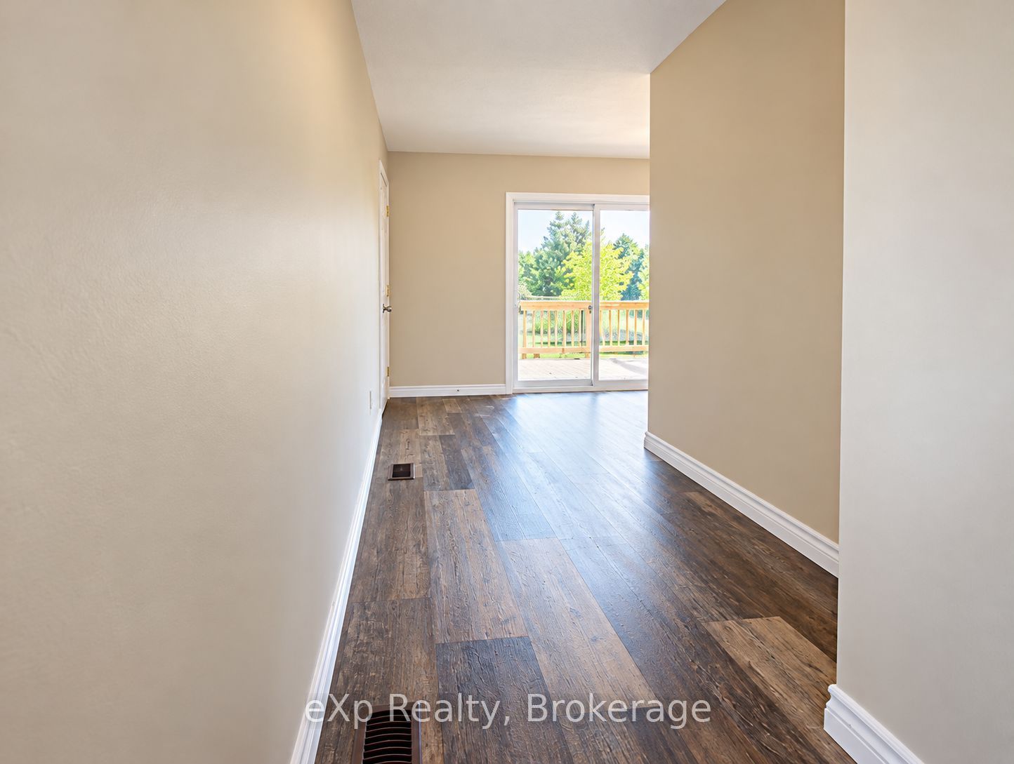 165 Victoria Street W Property Photo 21