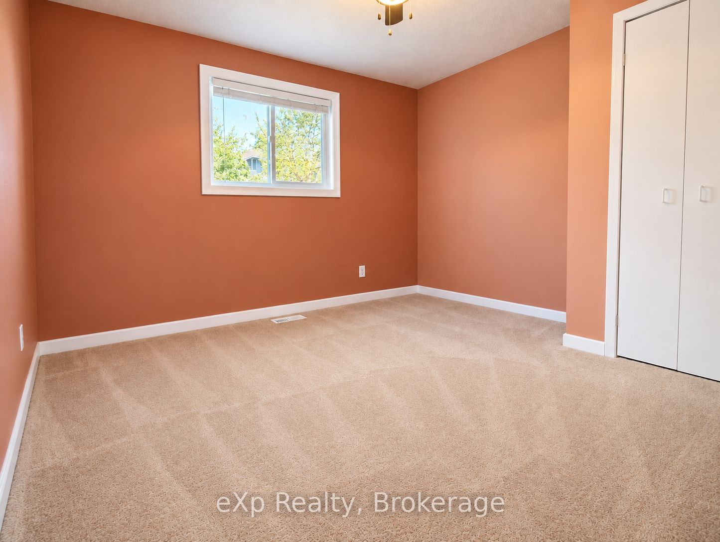 165 Victoria Street W Property Photo 23