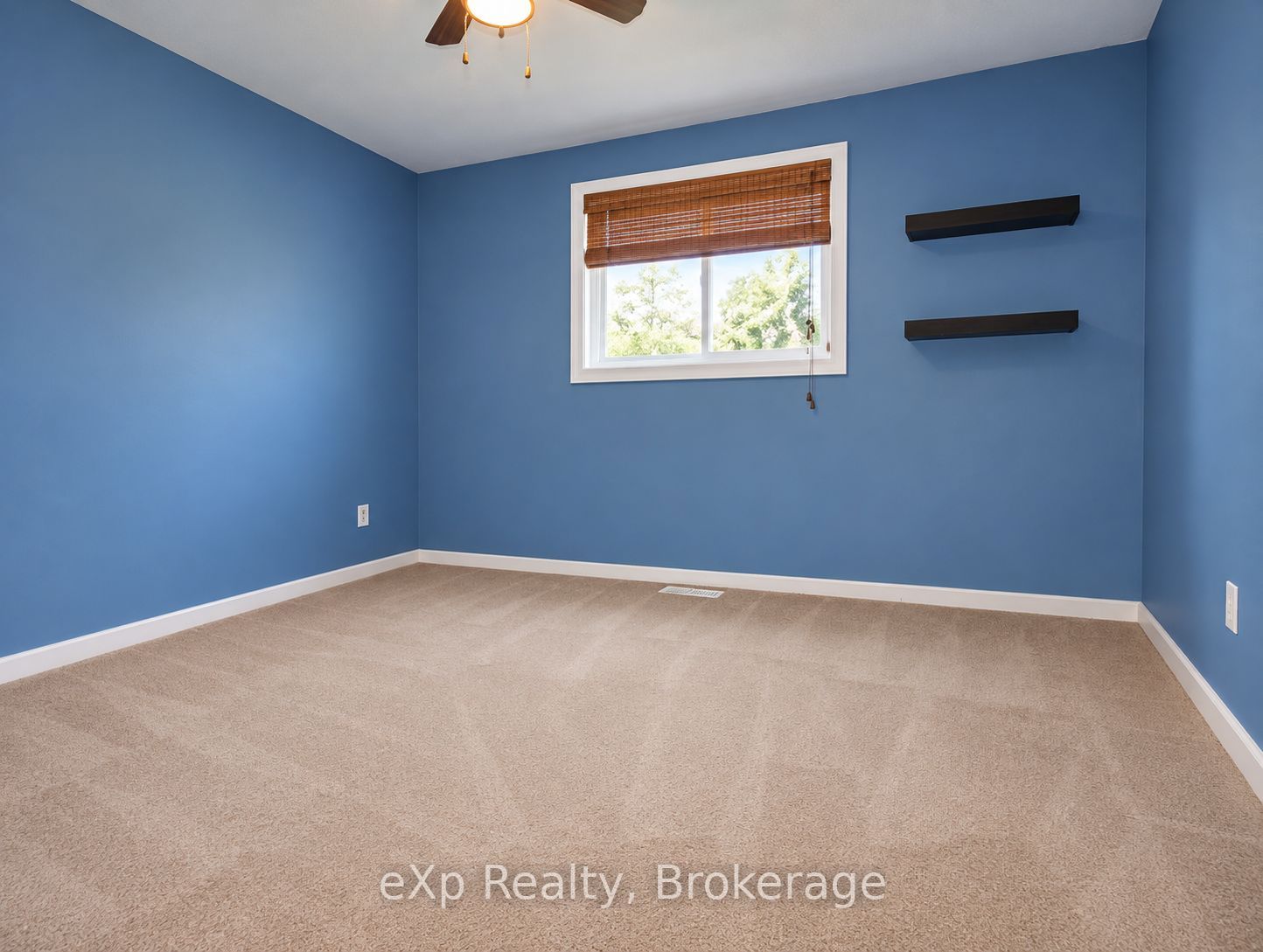 165 Victoria Street W Property Photo 25