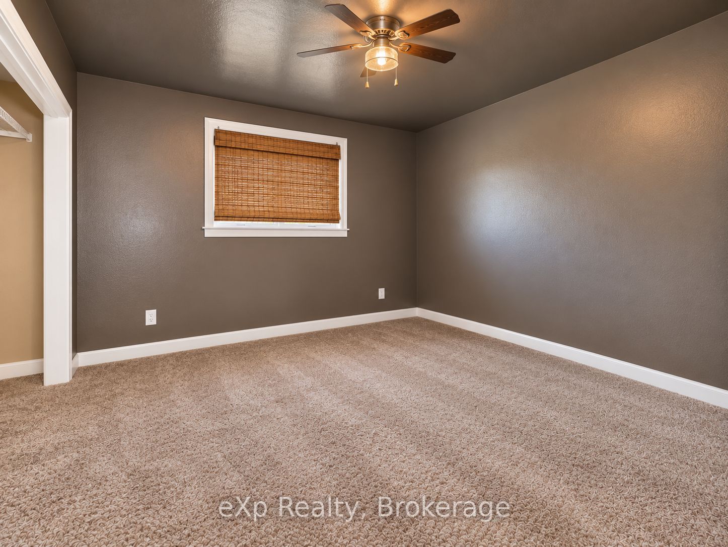 165 Victoria Street W Property Photo 29