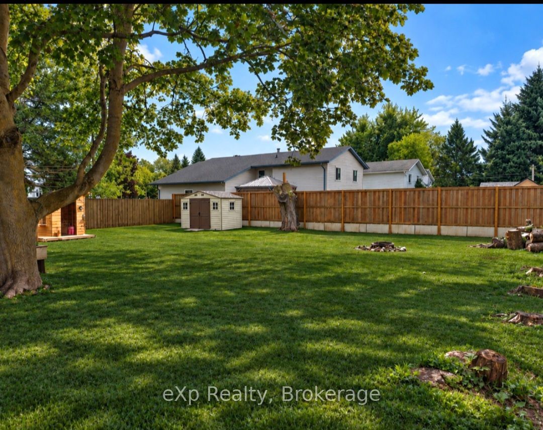 165 Victoria Street W Property Photo 37