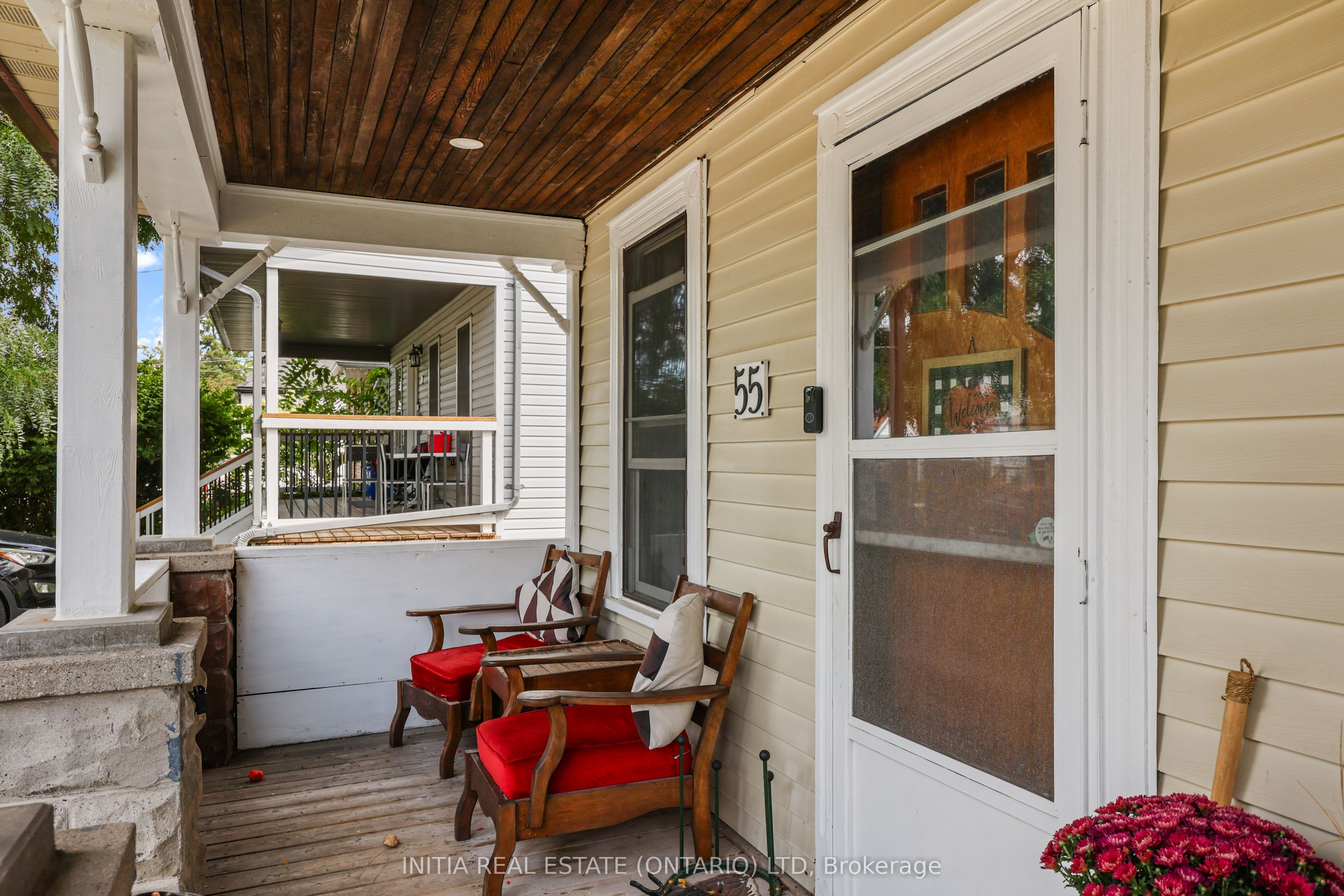 55 Briscoe Street W Property Photo 2