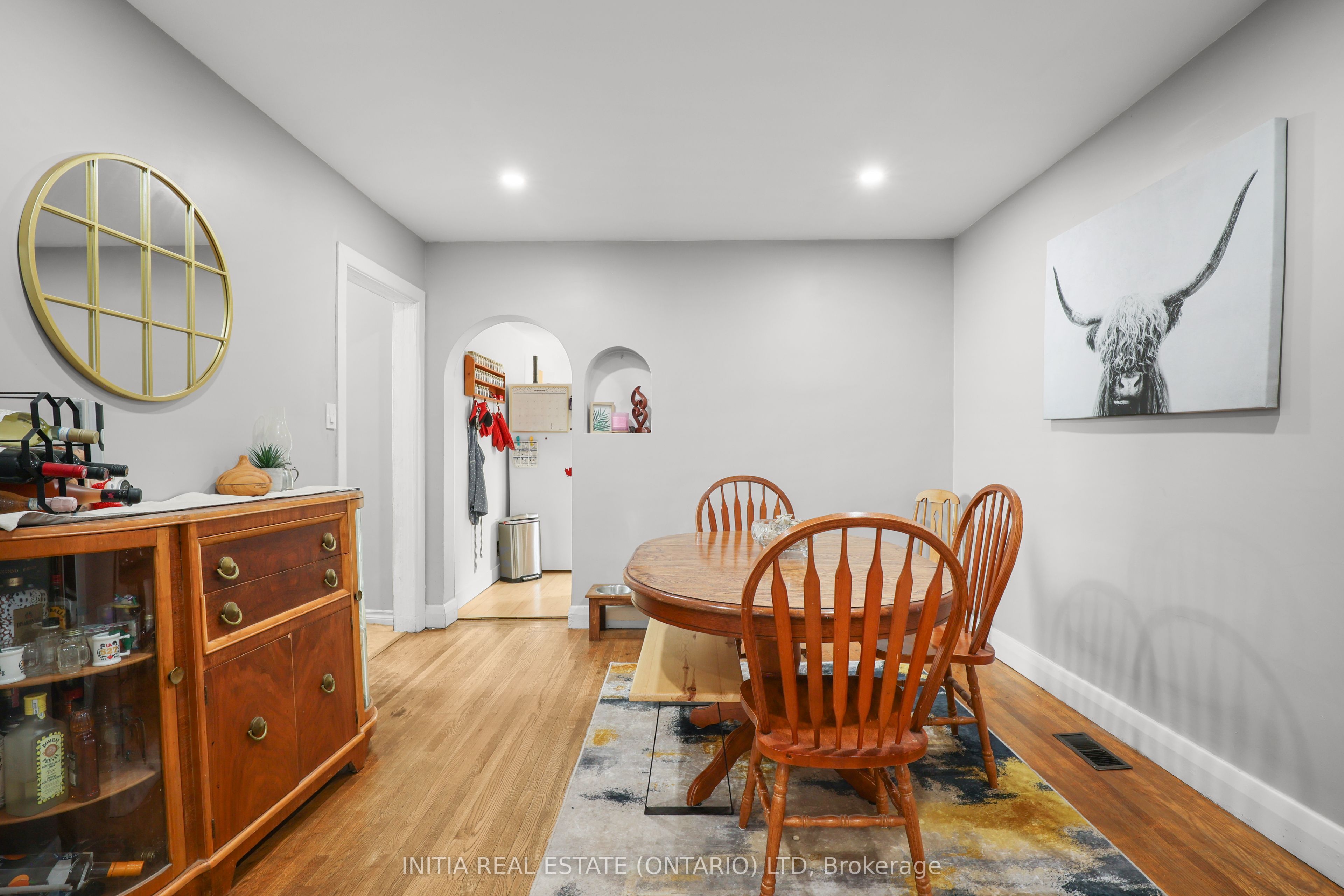 55 Briscoe Street W Property Photo 5