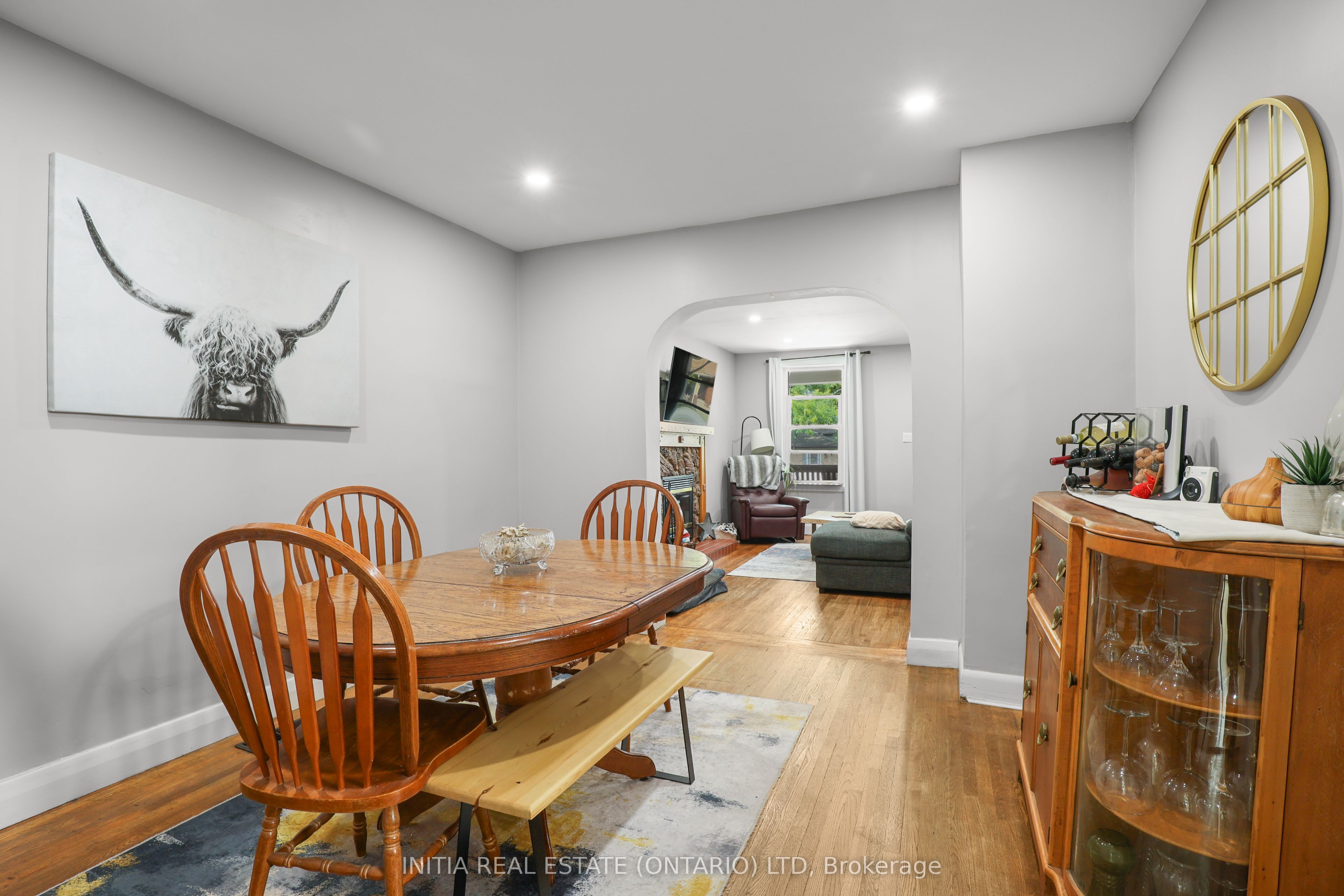 55 Briscoe Street W Property Photo 6