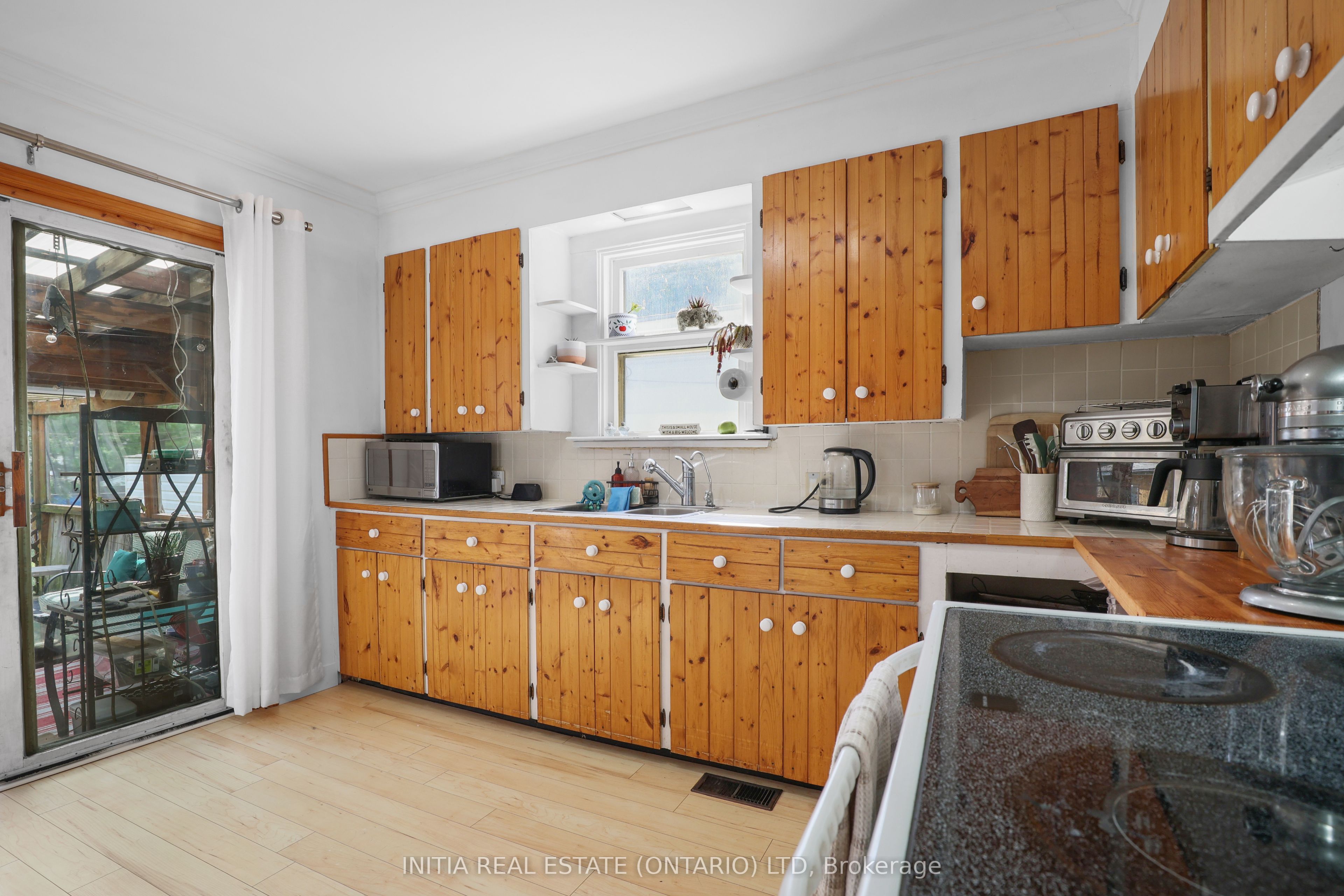 55 Briscoe Street W Property Photo 7