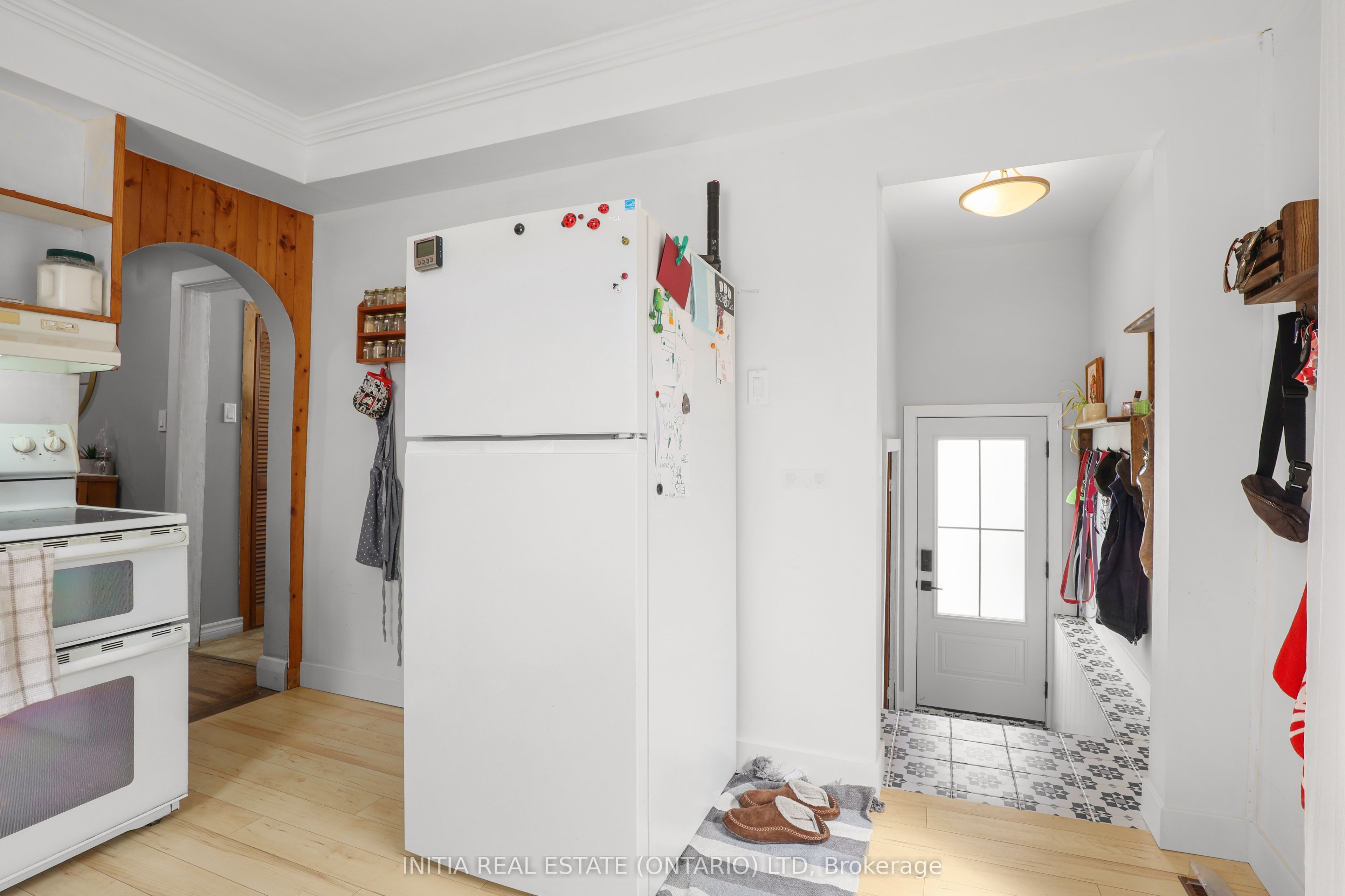 55 Briscoe Street W Property Photo 8