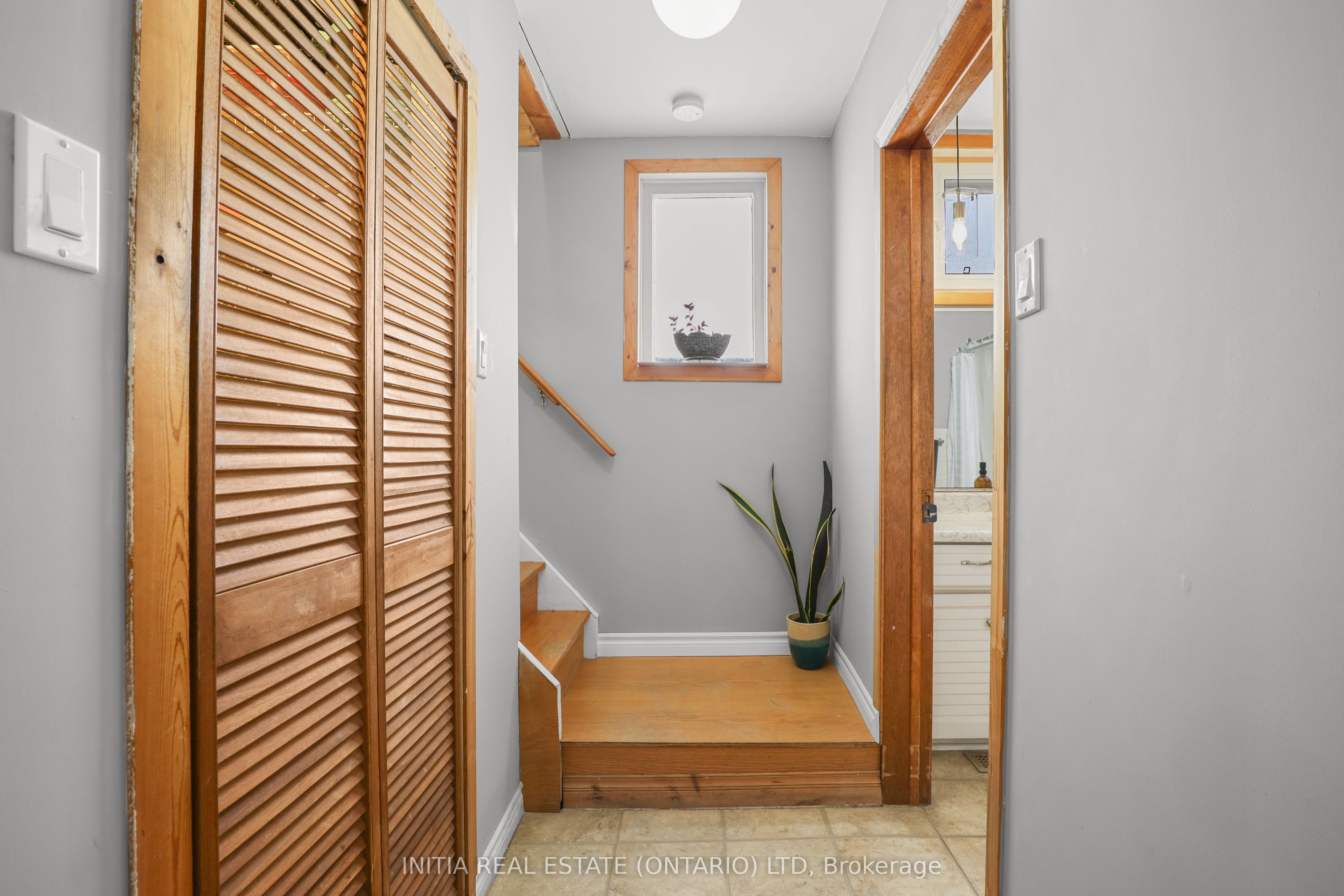 55 Briscoe Street W Property Photo 13