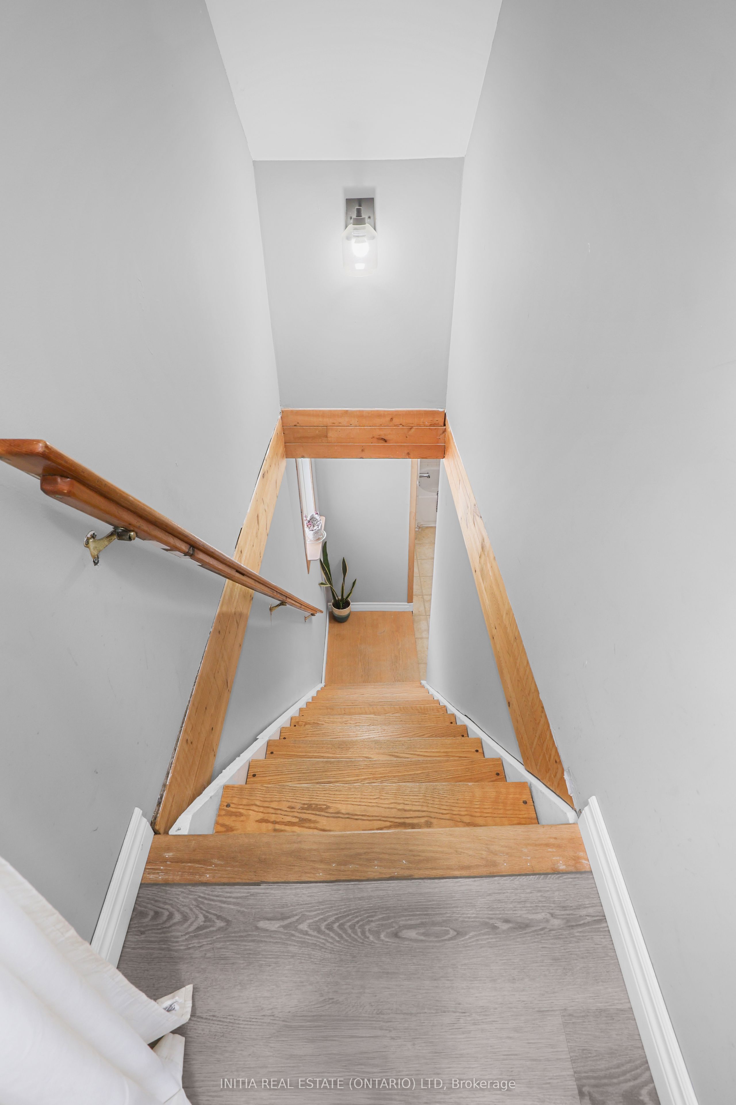 55 Briscoe Street W Property Photo 14
