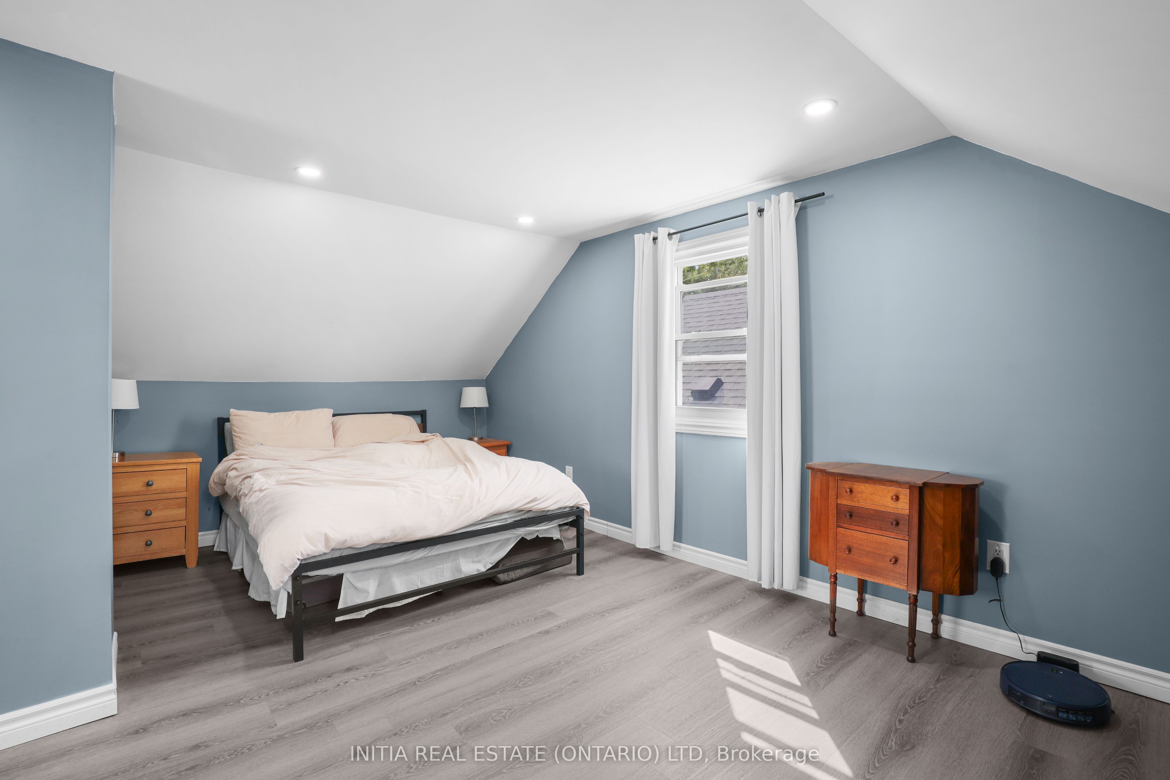 55 Briscoe Street W Property Photo 15