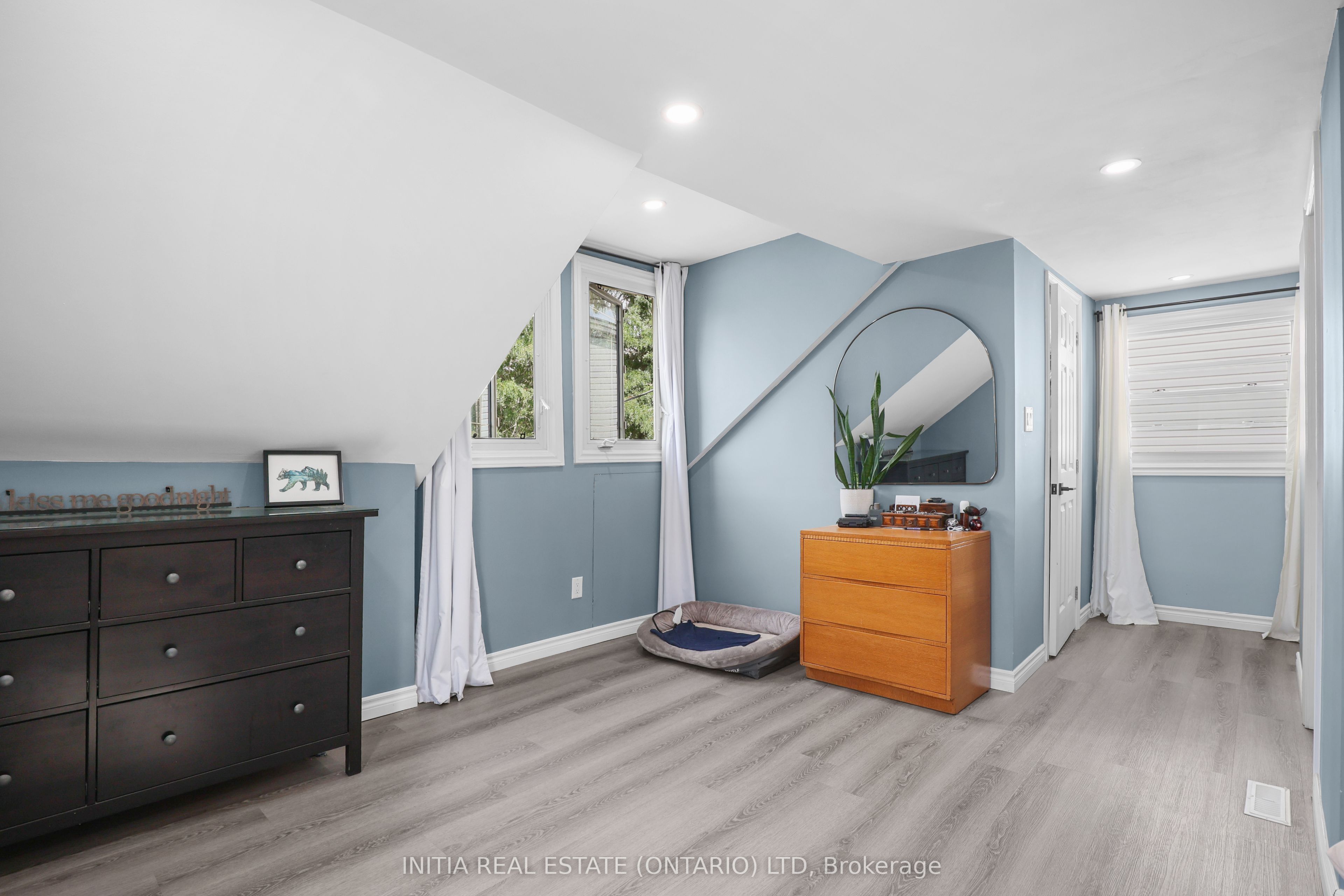 55 Briscoe Street W Property Photo 18