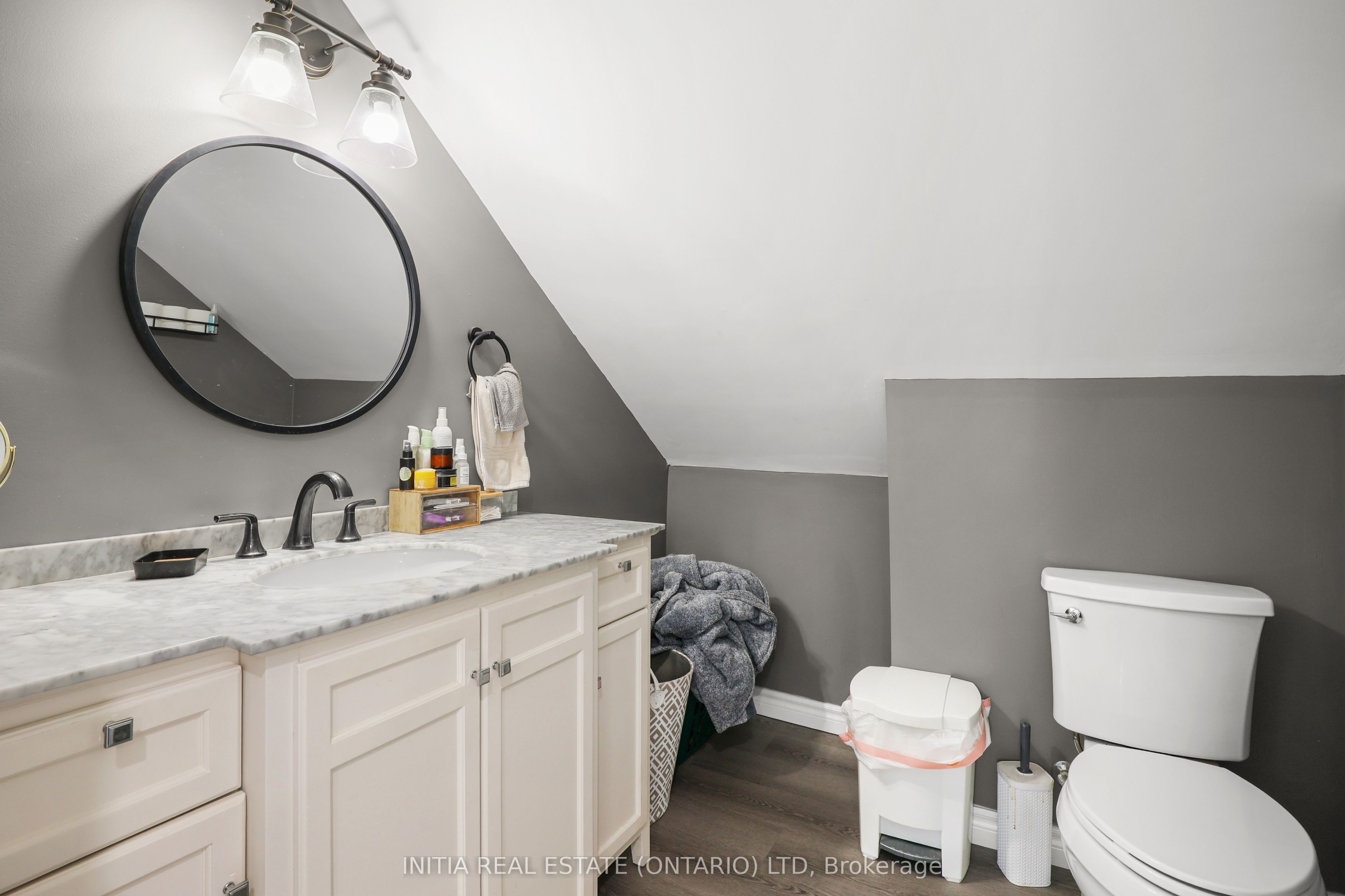 55 Briscoe Street W Property Photo 19