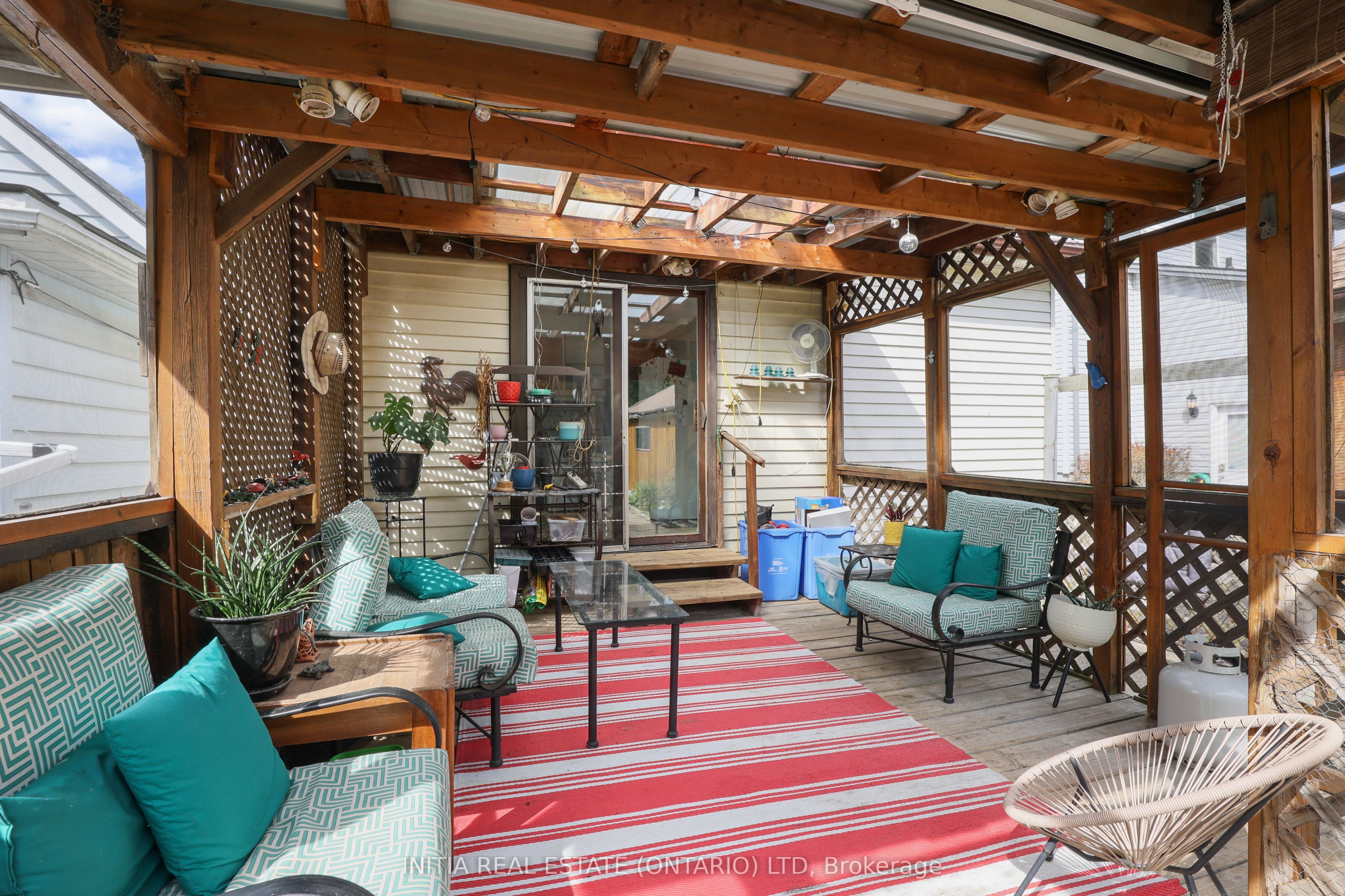 55 Briscoe Street W Property Photo 20