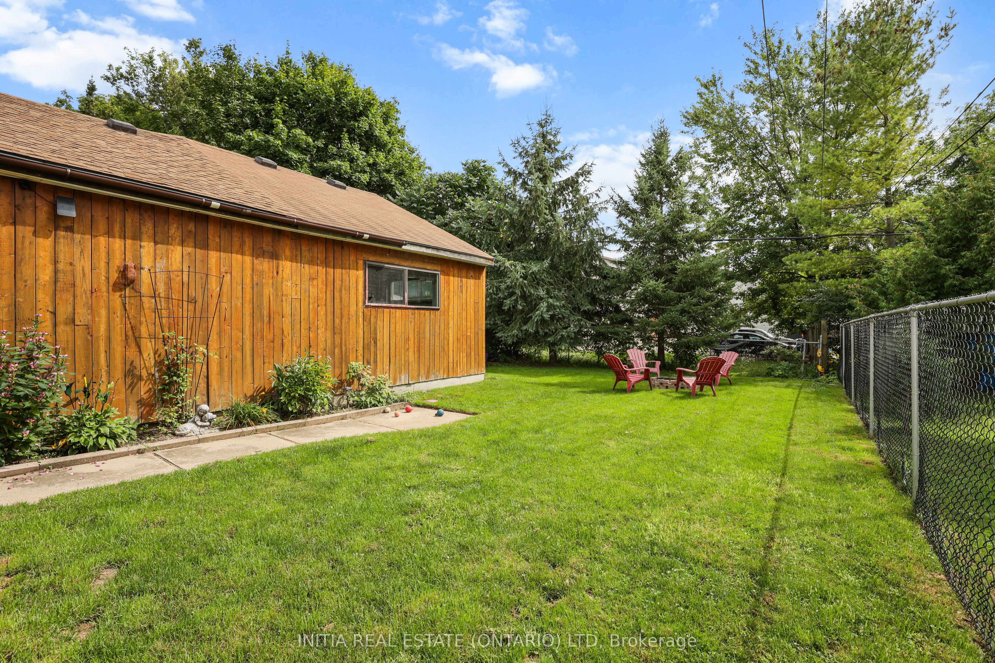 55 Briscoe Street W Property Photo 23