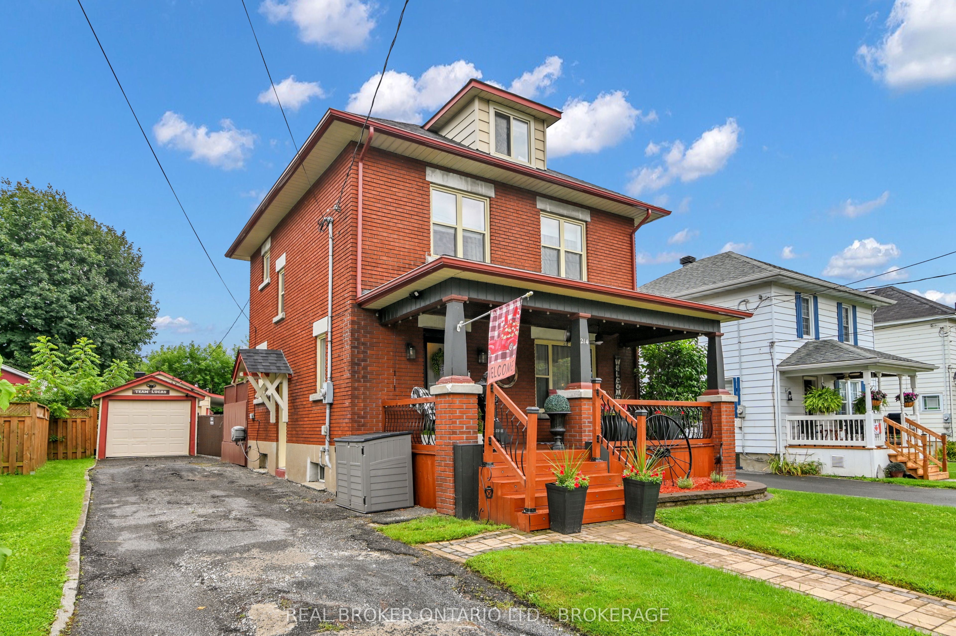 214 Fourth Street W Property Photo 1