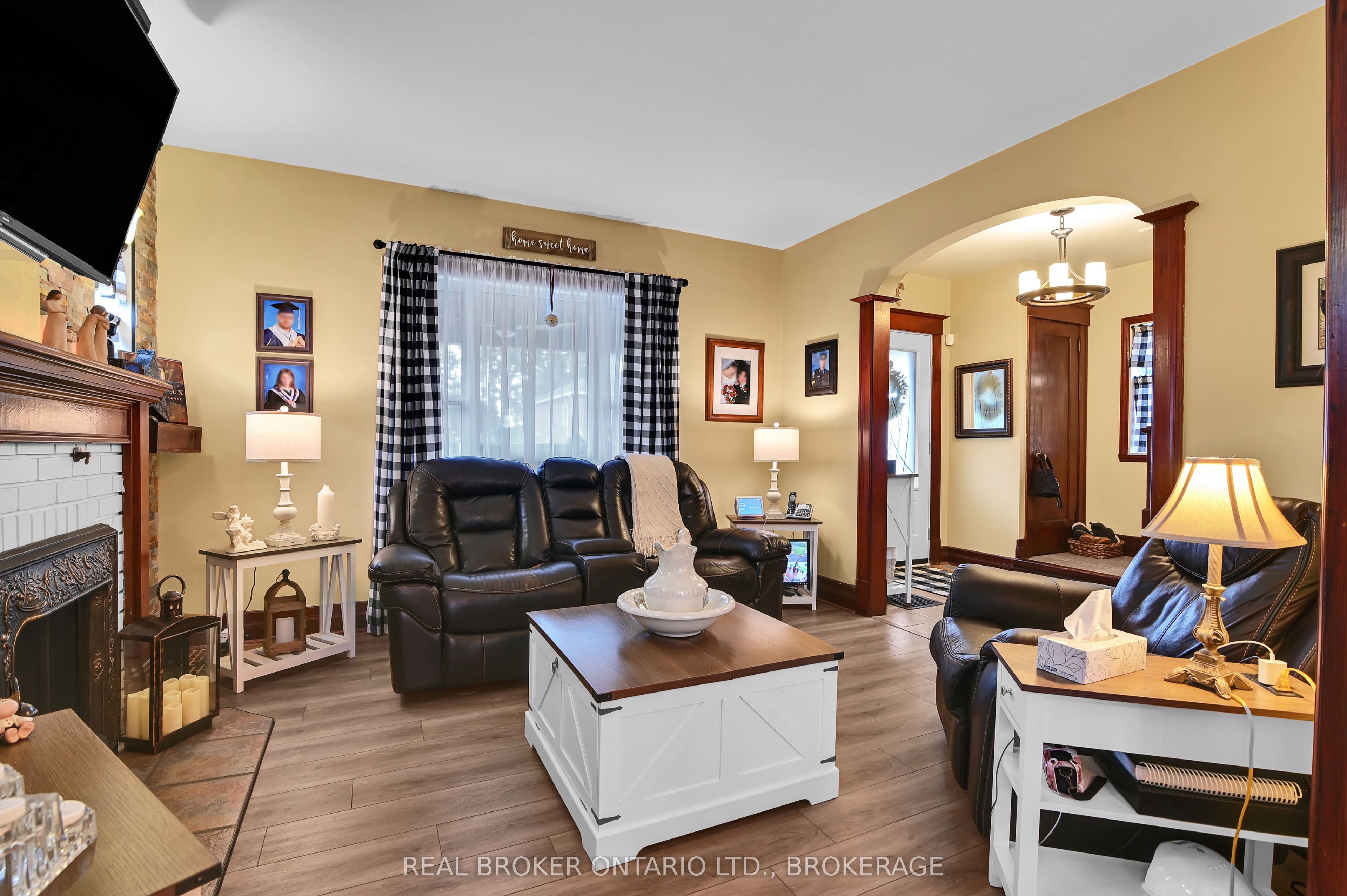 214 Fourth Street W Property Photo 6