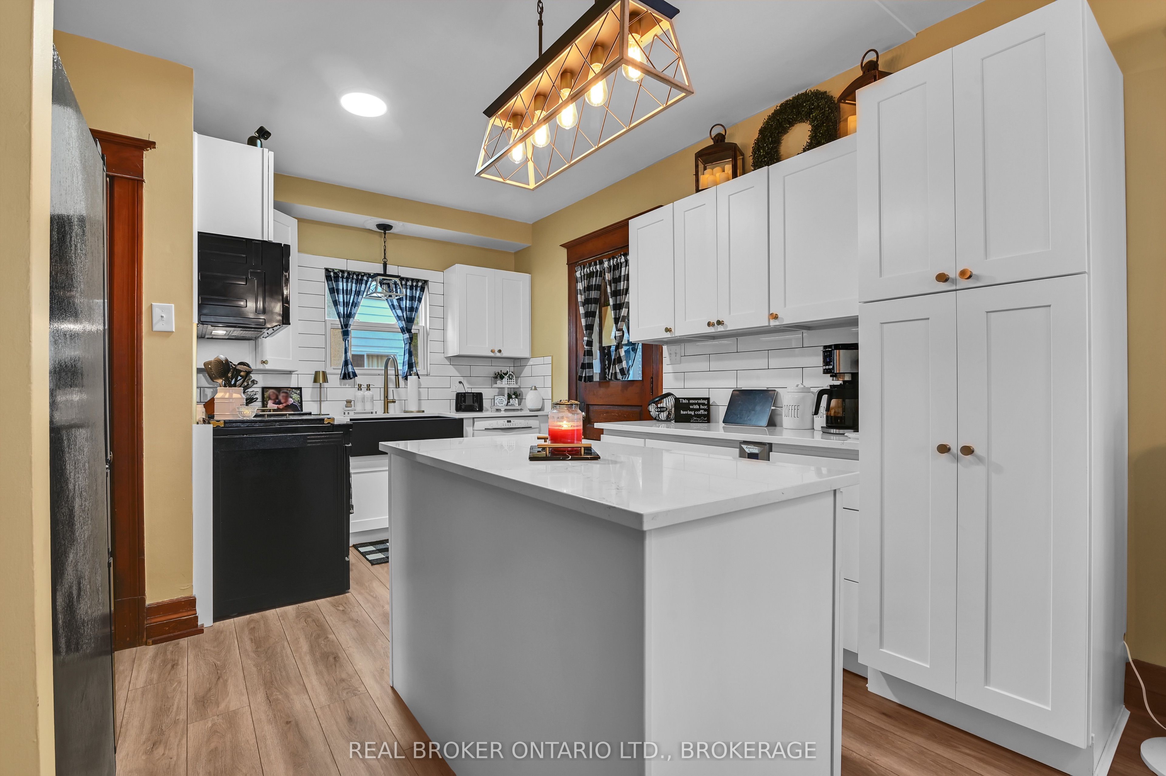 214 Fourth Street W Property Photo 8