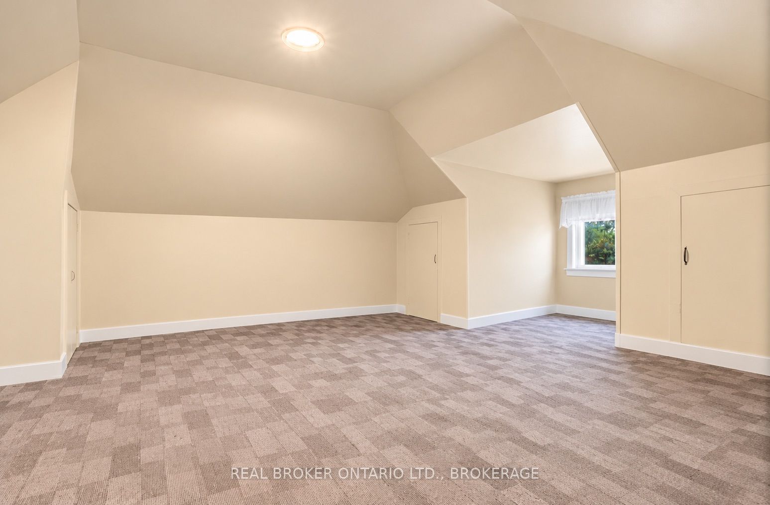 214 Fourth Street W Property Photo 23