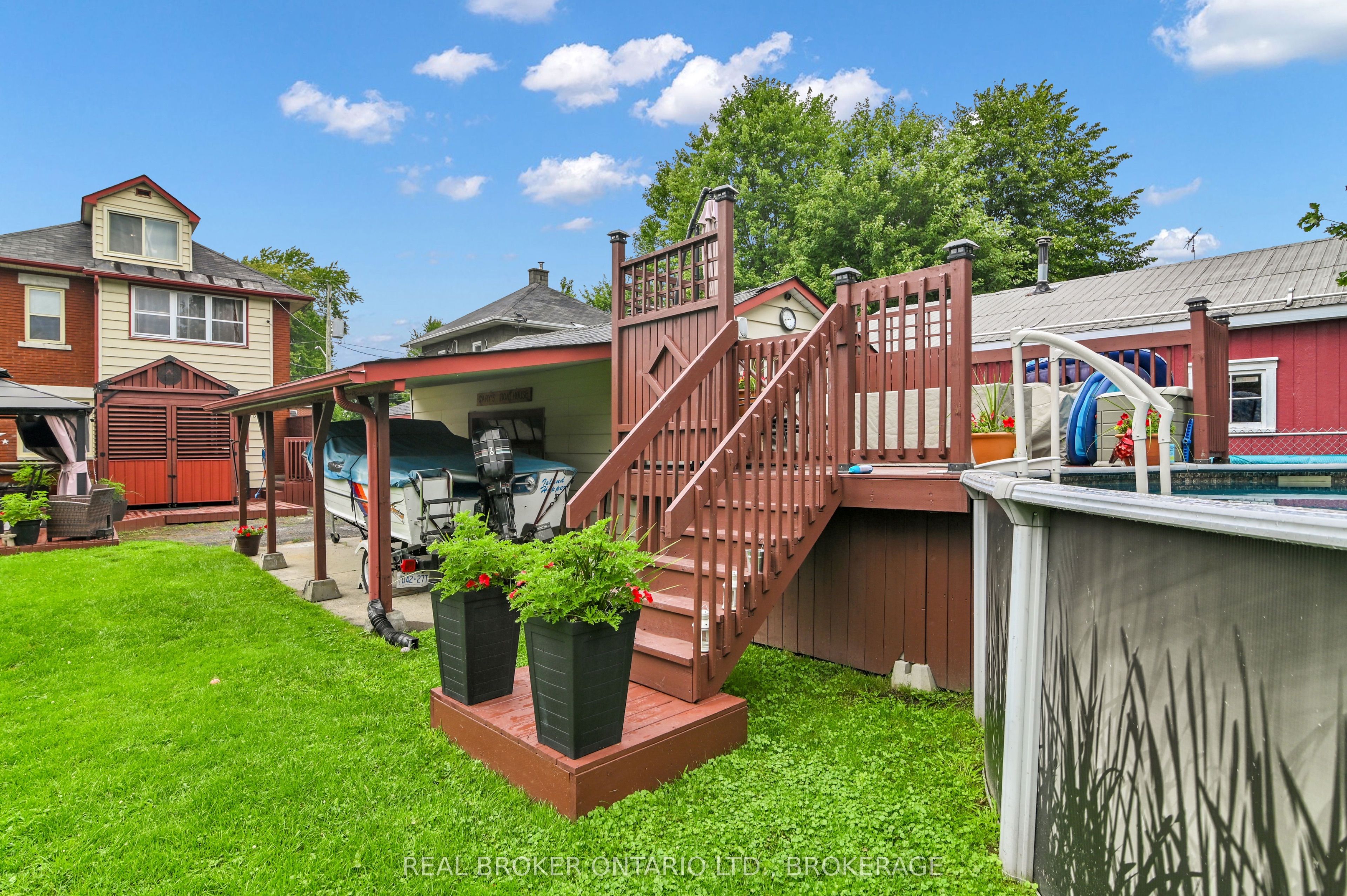 214 Fourth Street W Property Photo 33