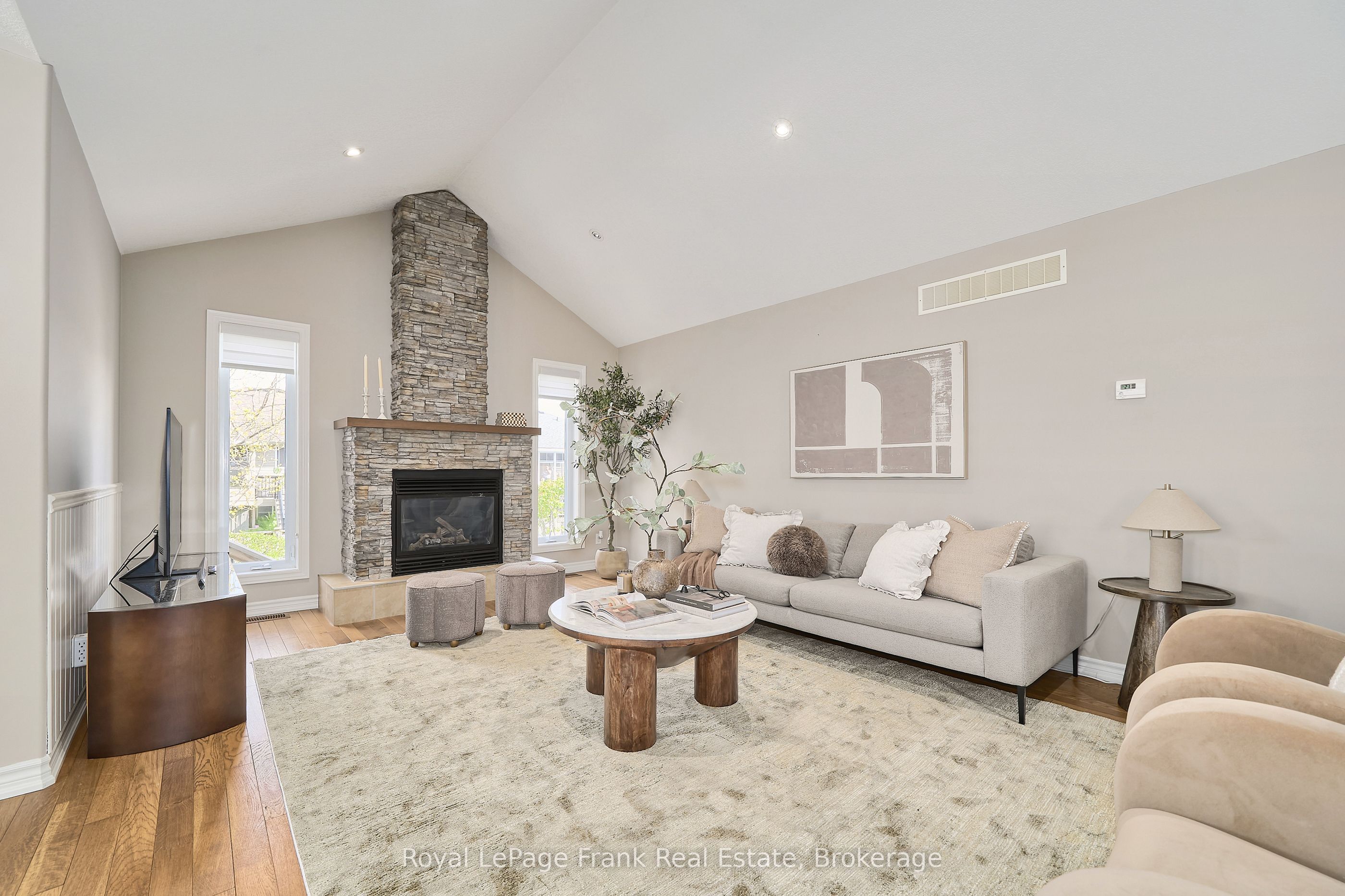 11 Fox Den Drive Property Photo 16