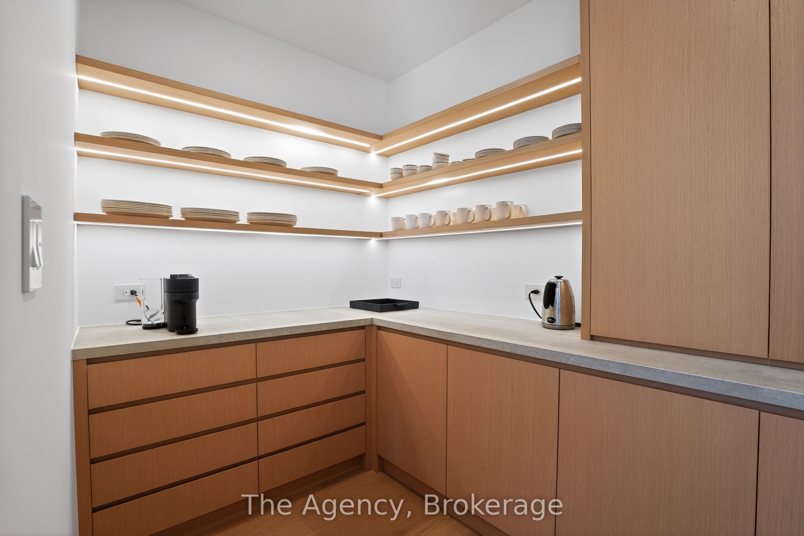 716555 1st Line E Property Photo 15