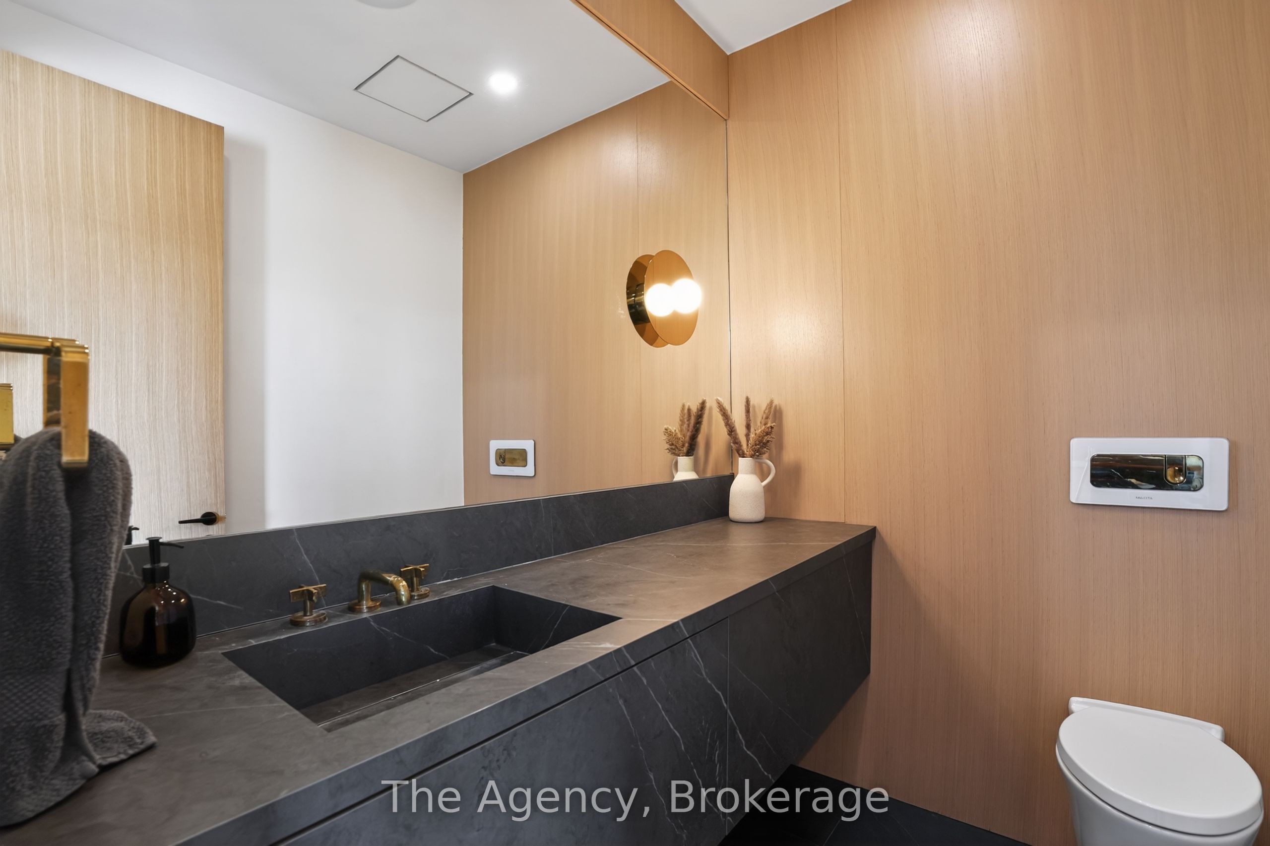 716555 1st Line E Property Photo 18