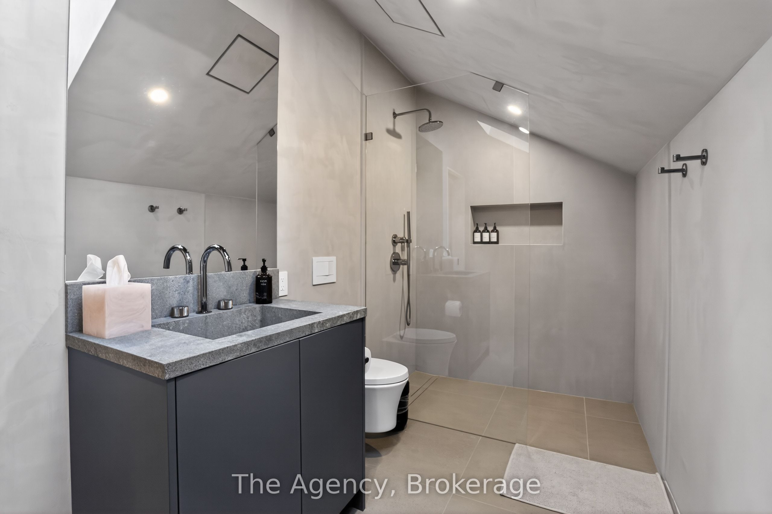 716555 1st Line E Property Photo 34