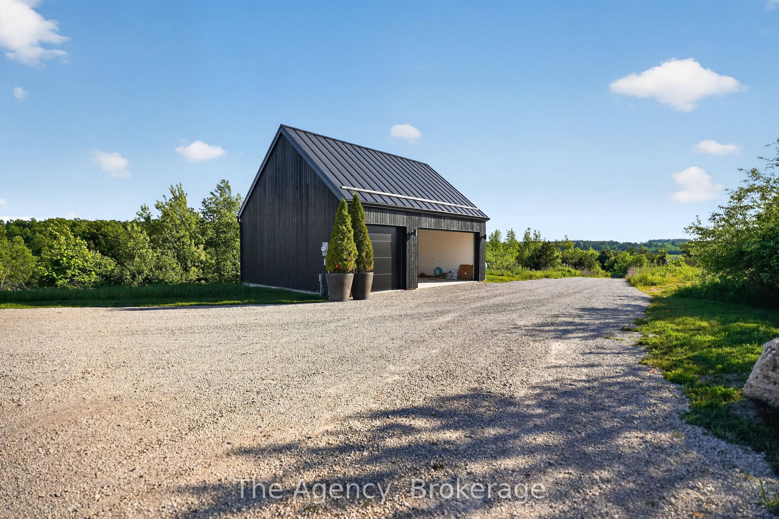 716555 1st Line E Property Photo 41
