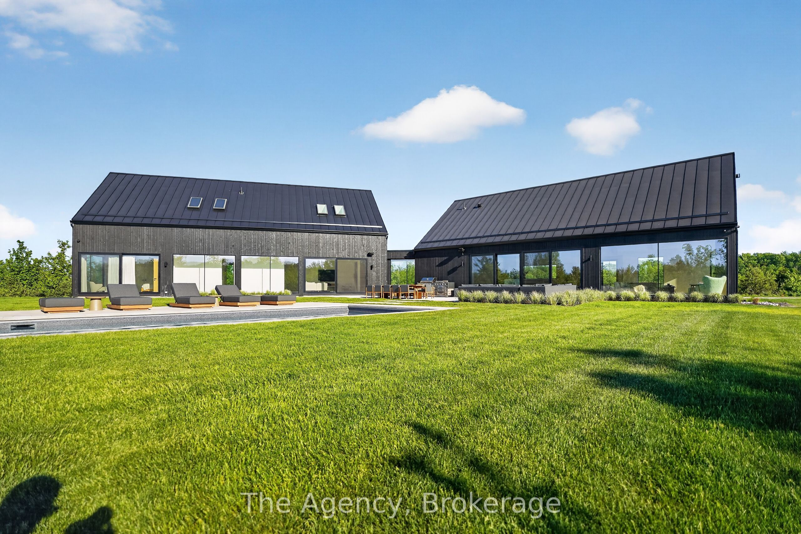 716555 1st Line E Property Photo 42