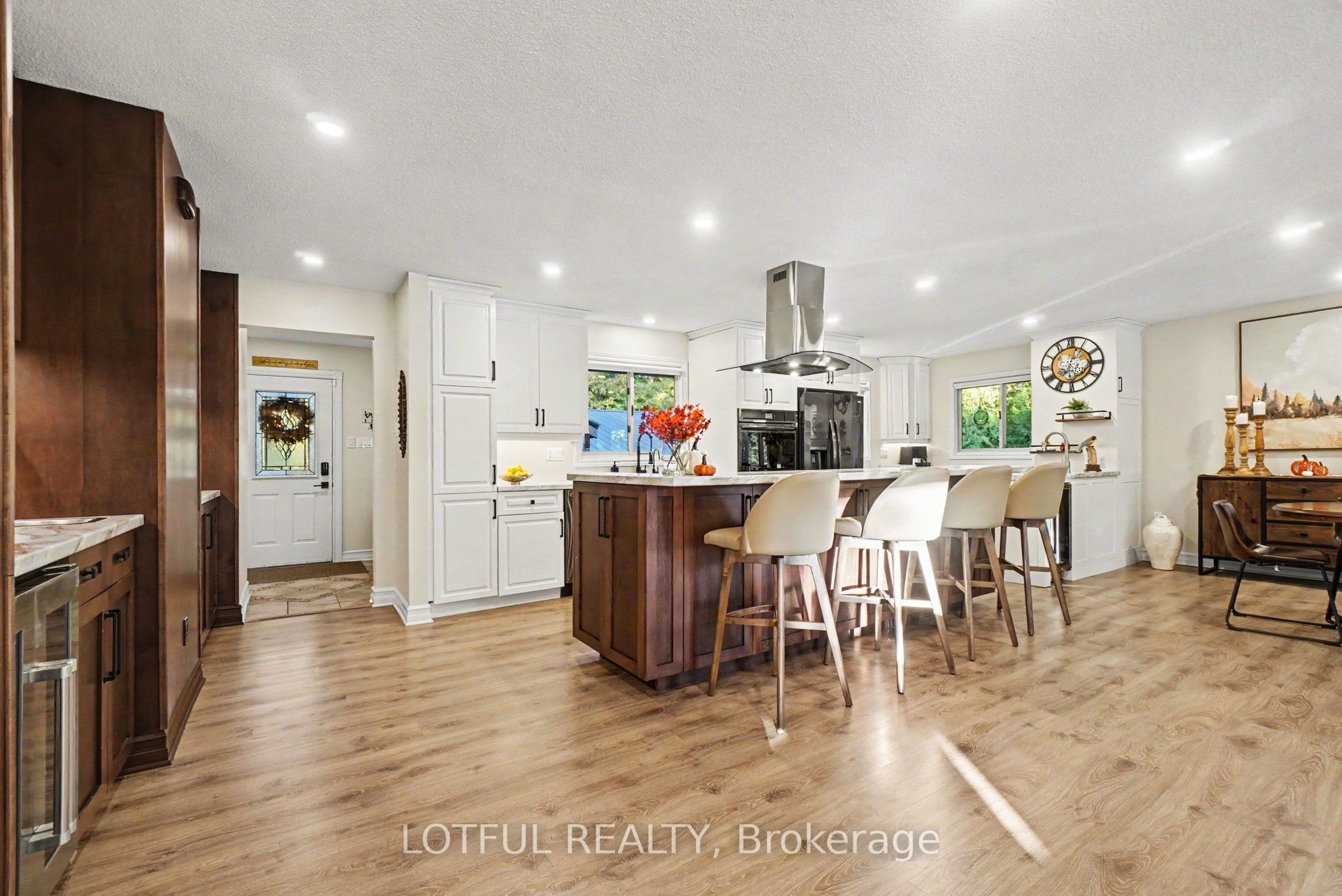 2420 Pine Avenue Property Photo 10