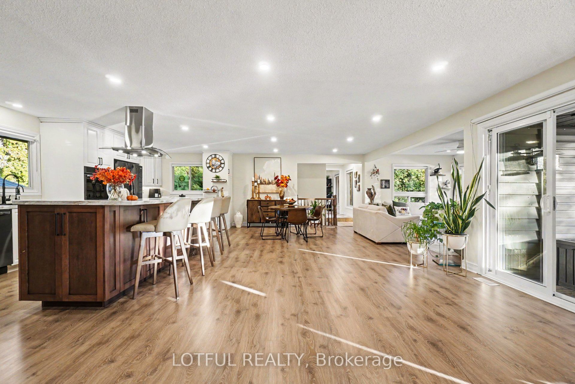 2420 Pine Avenue Property Photo 11