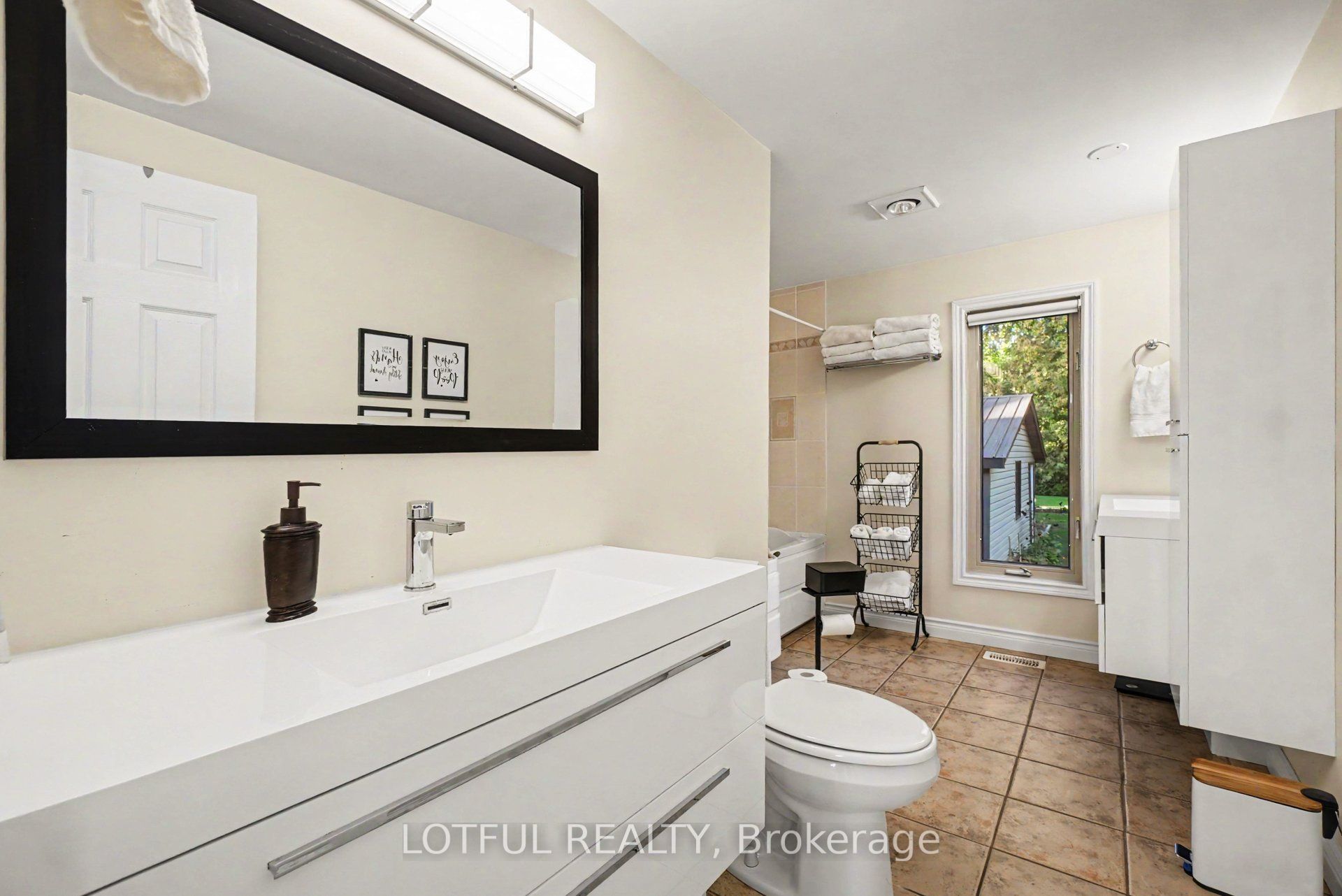 2420 Pine Avenue Property Photo 24