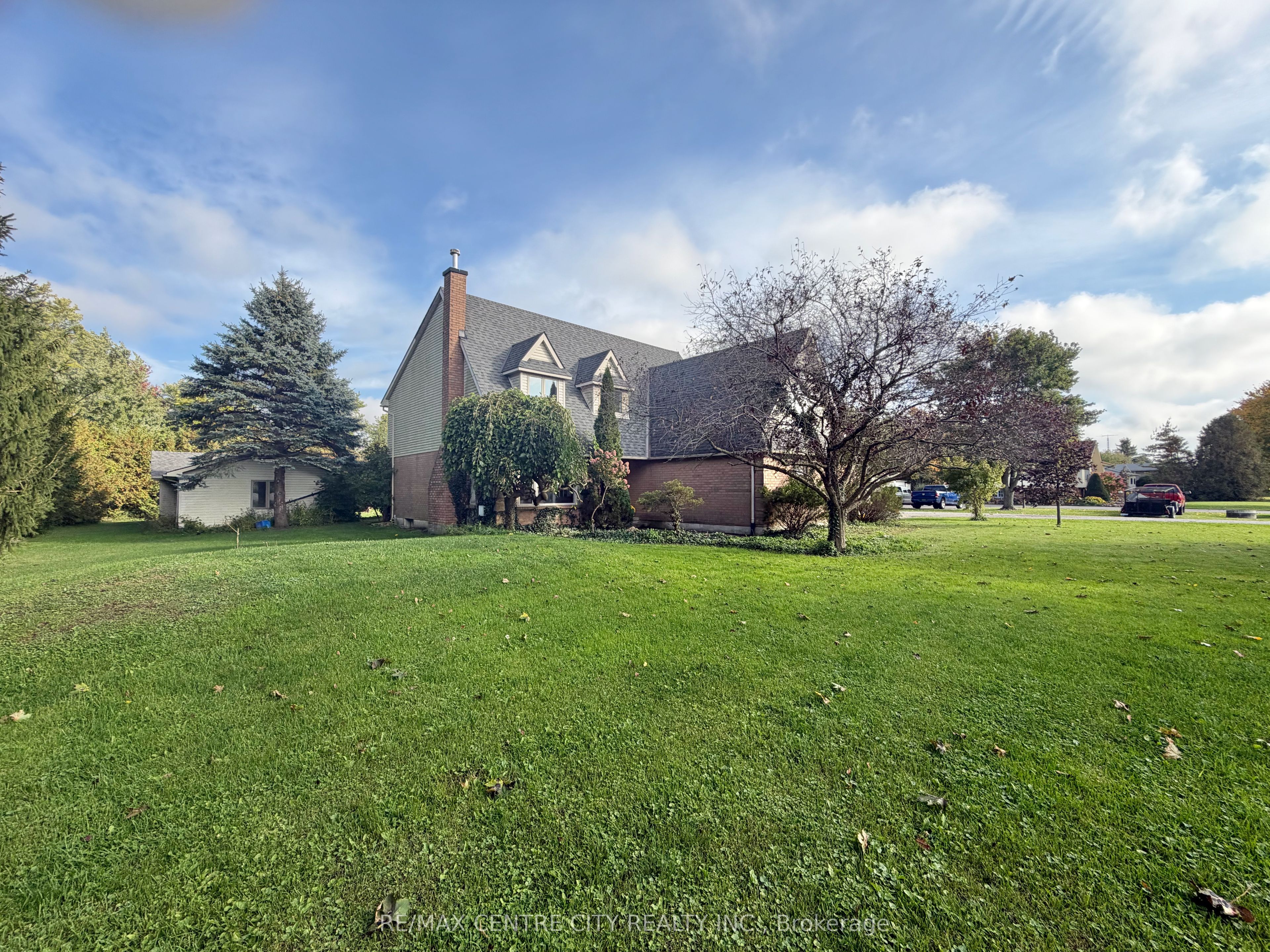 7442 Fairview Road Property Photo 2