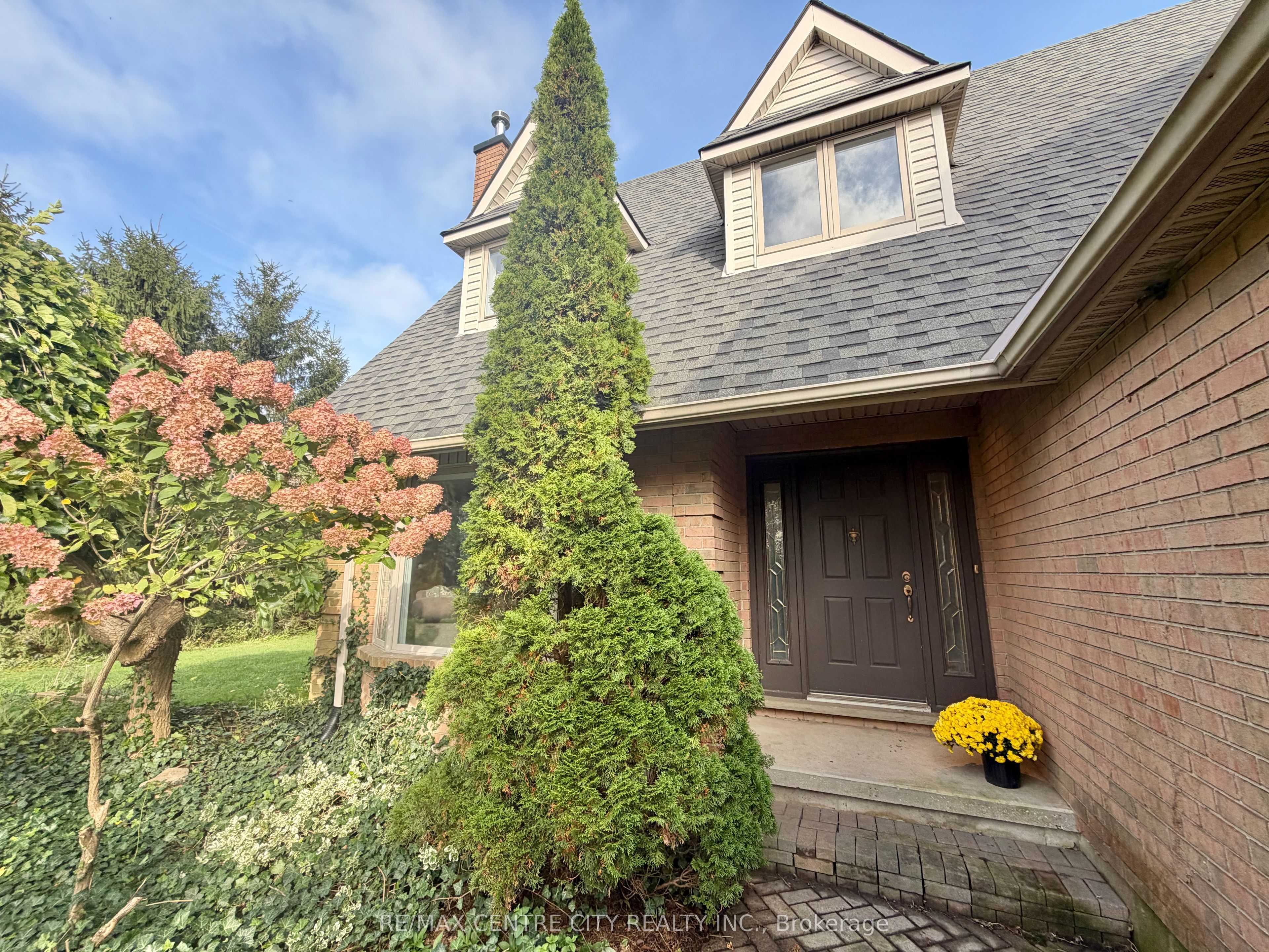 7442 Fairview Road Property Photo 4