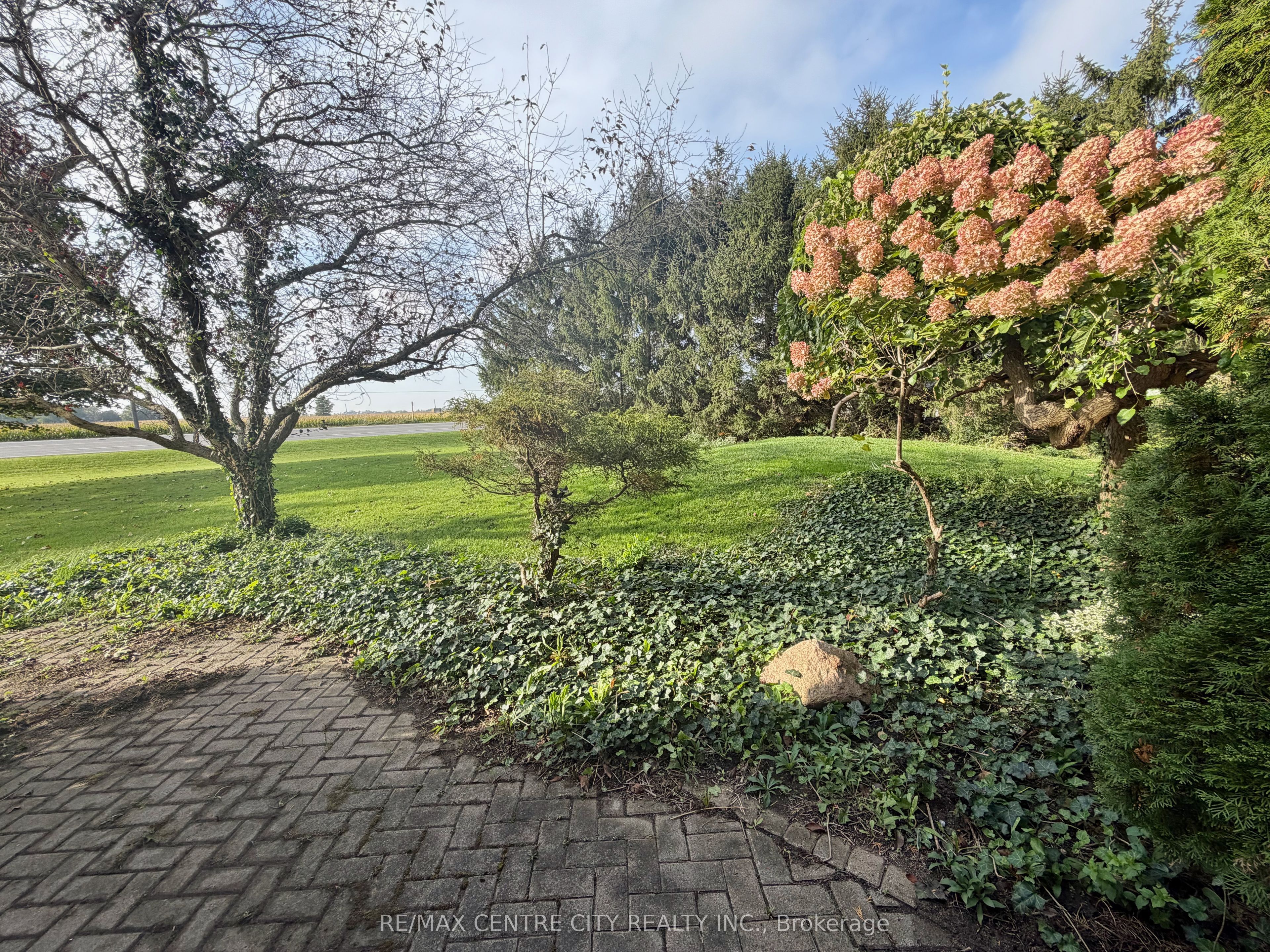 7442 Fairview Road Property Photo 5