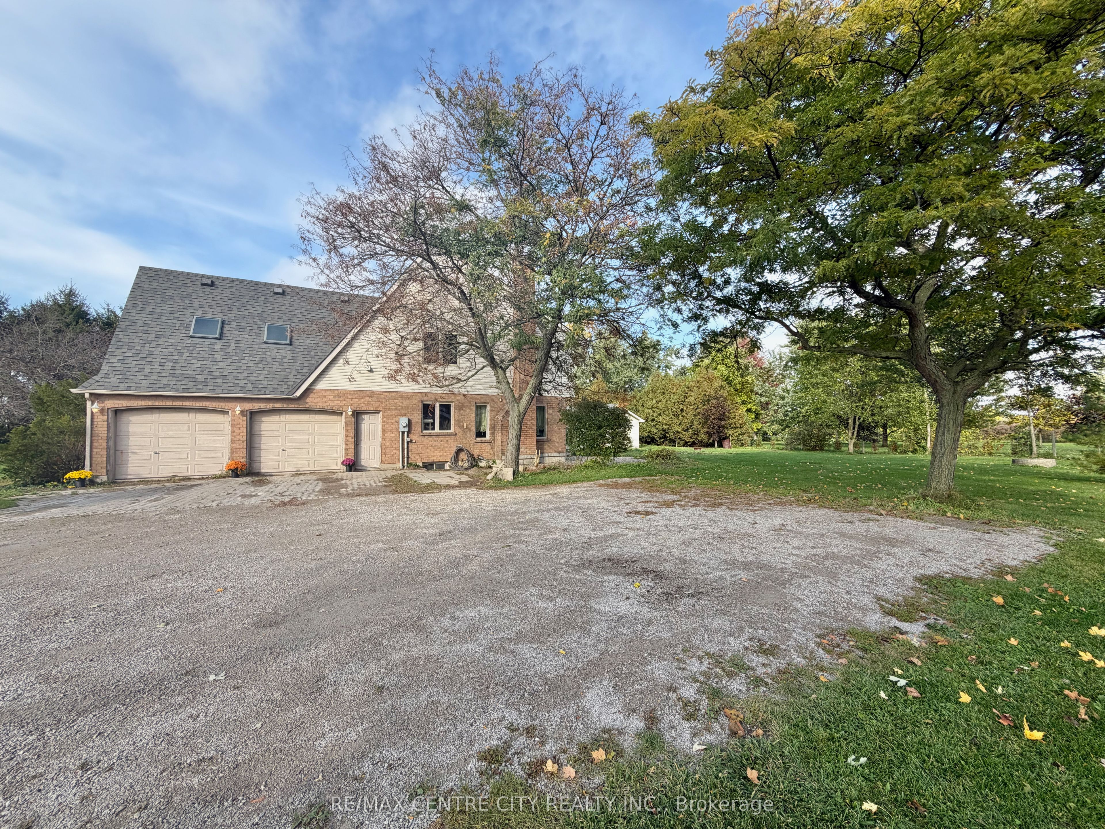 7442 Fairview Road Property Photo 6