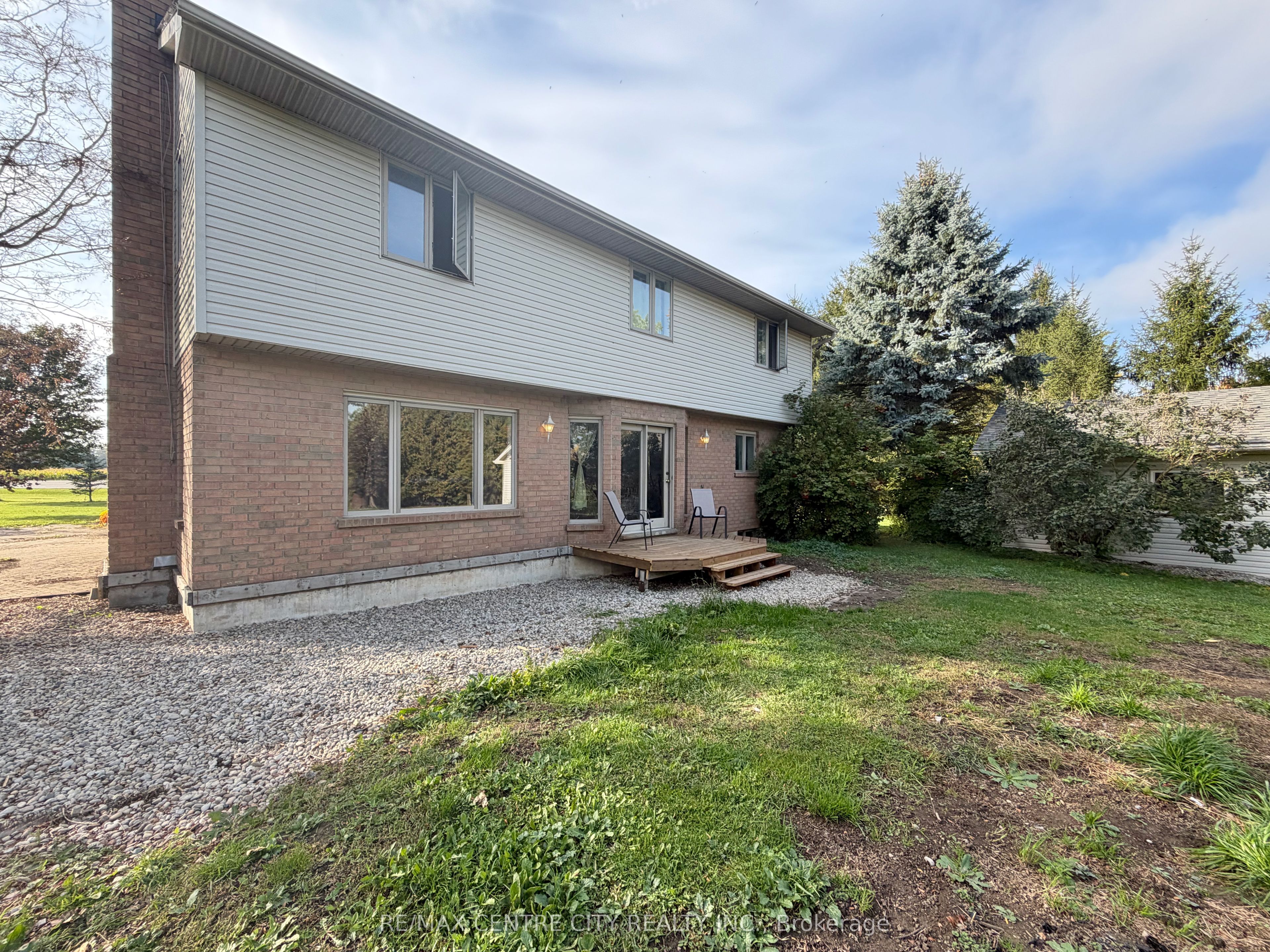 7442 Fairview Road Property Photo 9