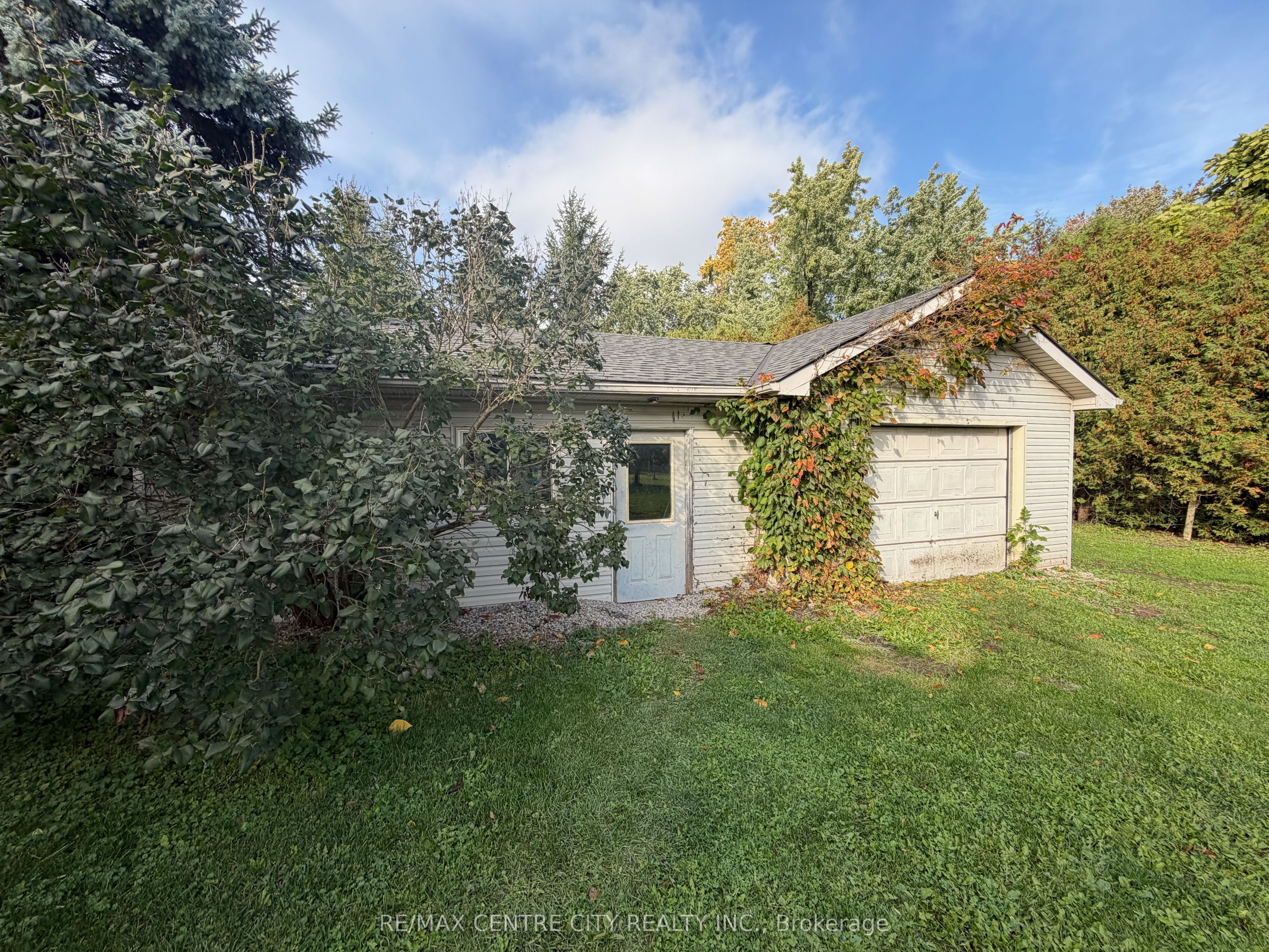 7442 Fairview Road Property Photo 12