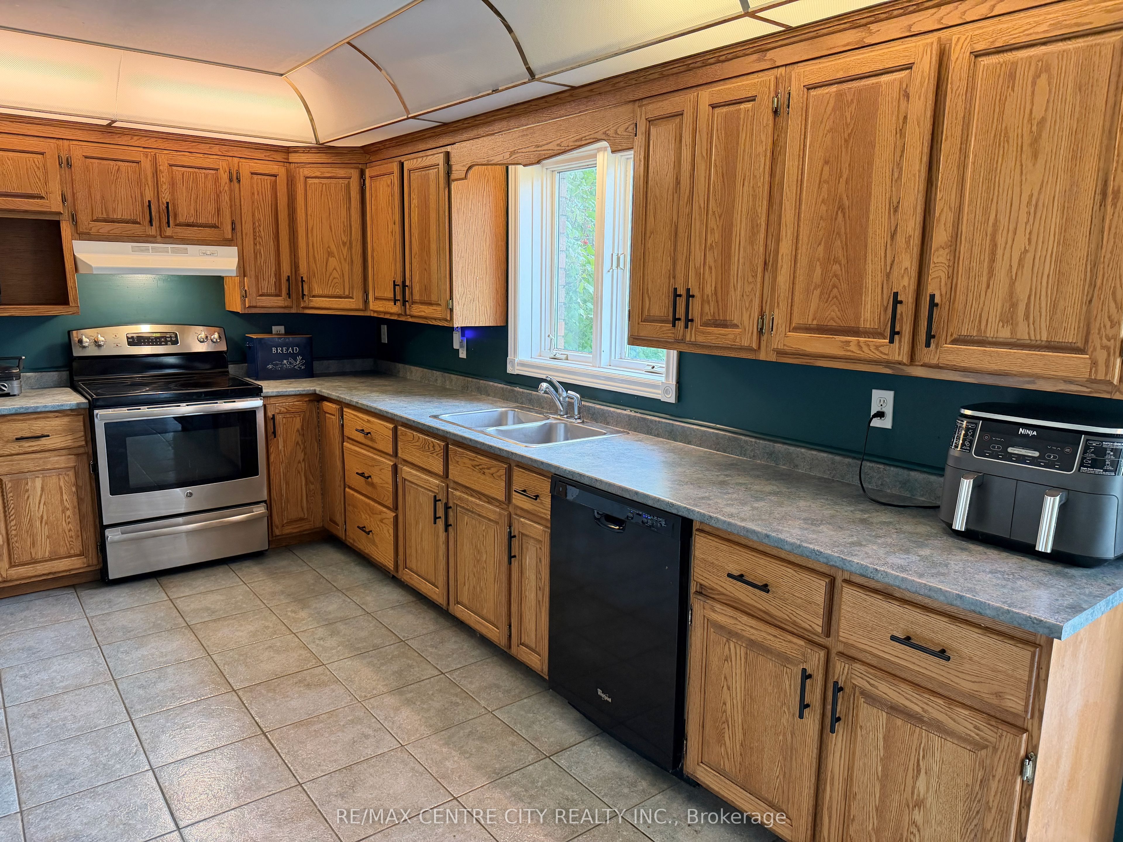 7442 Fairview Road Property Photo 21